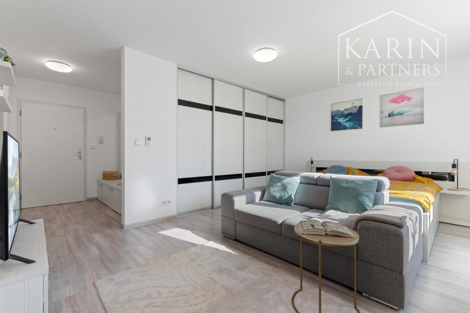 1-IZBOVÝ BYT S PRIESTRANNÝM BALKÓNOM | KLIMATIZACIA | PARKING | RAČA - RUSTAVELIHO