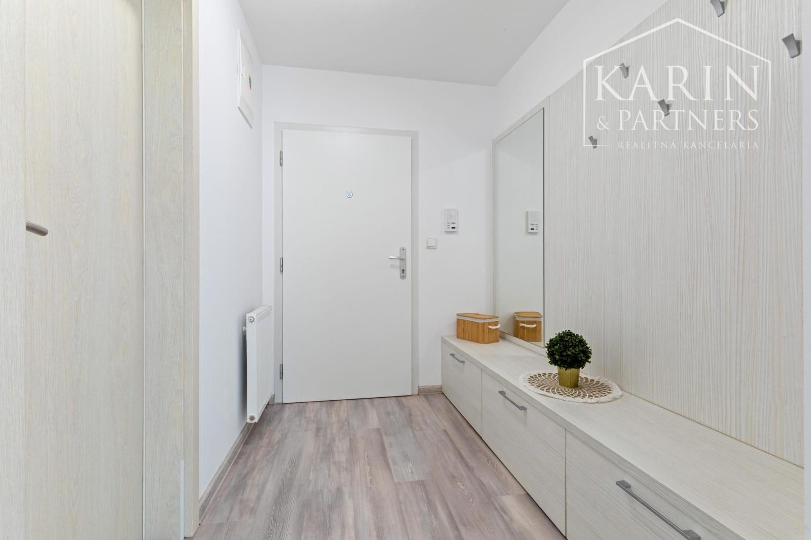 1-IZBOVÝ BYT S PRIESTRANNÝM BALKÓNOM | KLIMATIZACIA | PARKING | RAČA - RUSTAVELIHO