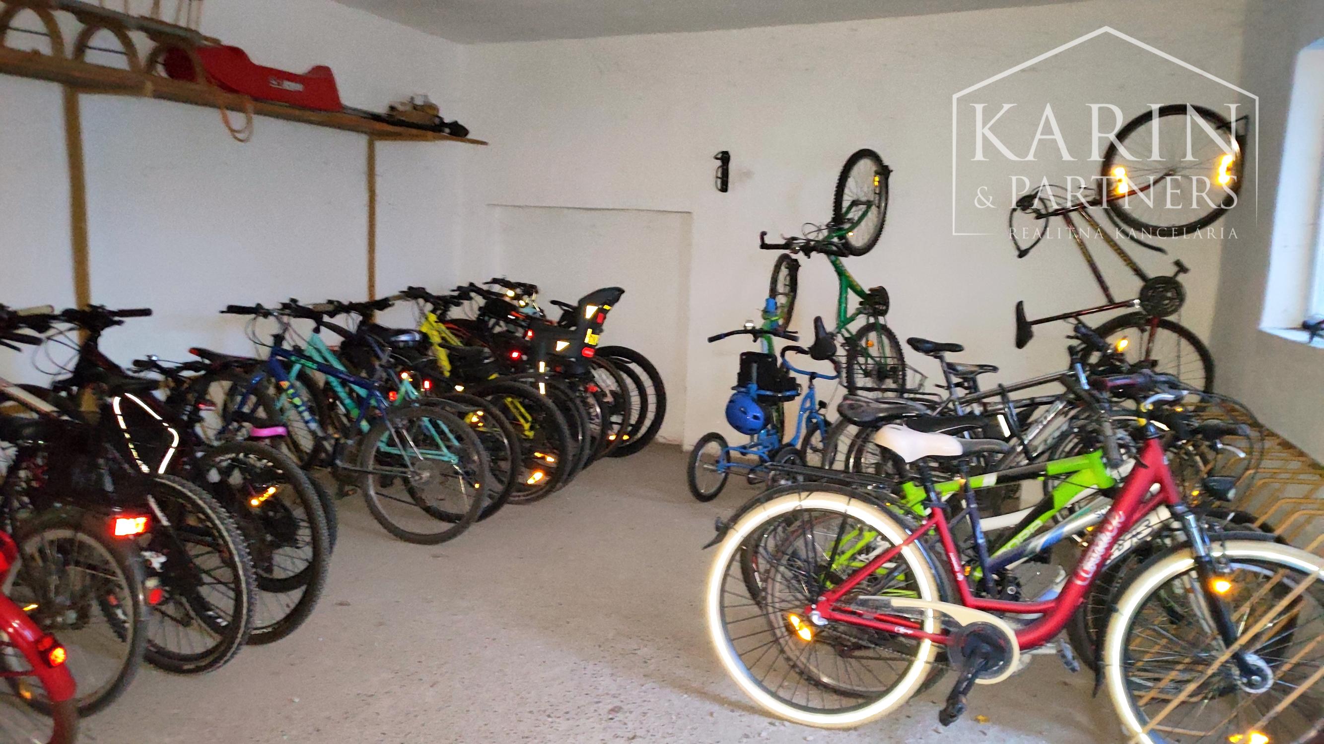 NA PRENÁJOM: 2 izbový byt, s výmerou 59m2 + terasa, NZ