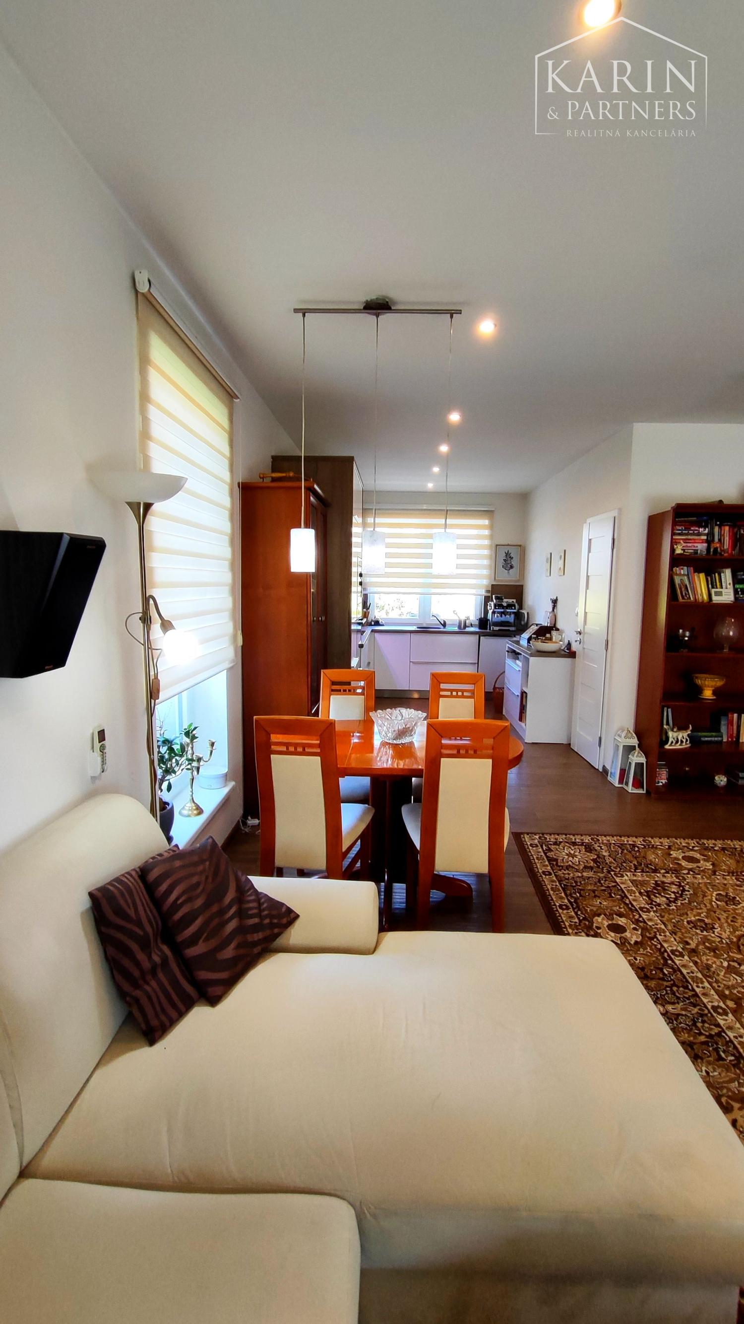 Na predaj novostavba rodinného domu s krásnym udržiavaným pozemkom, v súkromnou areáli, Dvory nad Žitavou