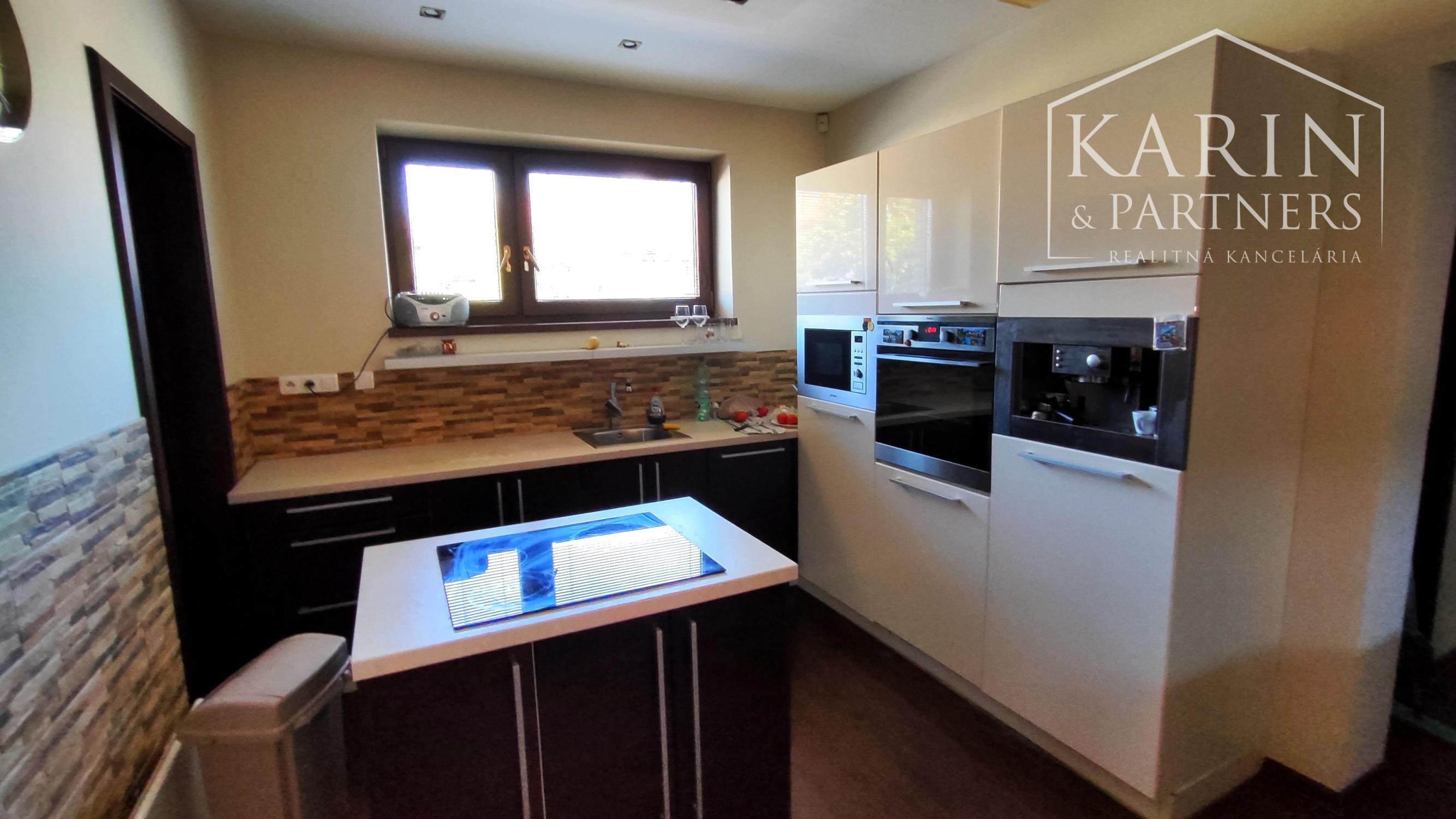 NA PREDAJ: Rodinný dom 5i, dvojgaráž, novostavba, Nové Zámky