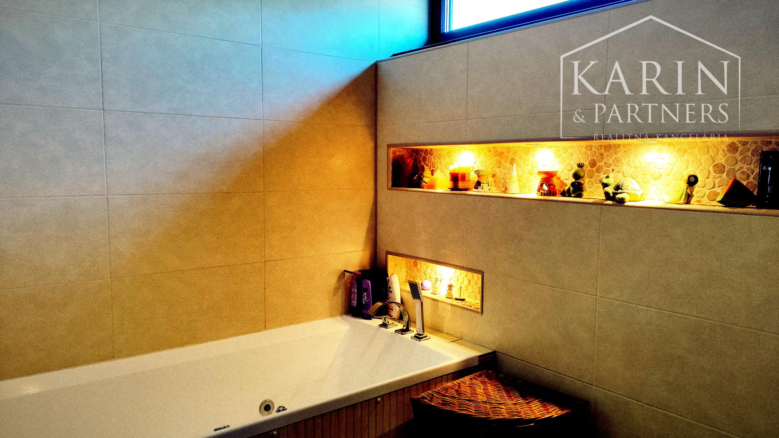 NA PREDAJ: Rodinný dom 5i, dvojgaráž, novostavba, Nové Zámky