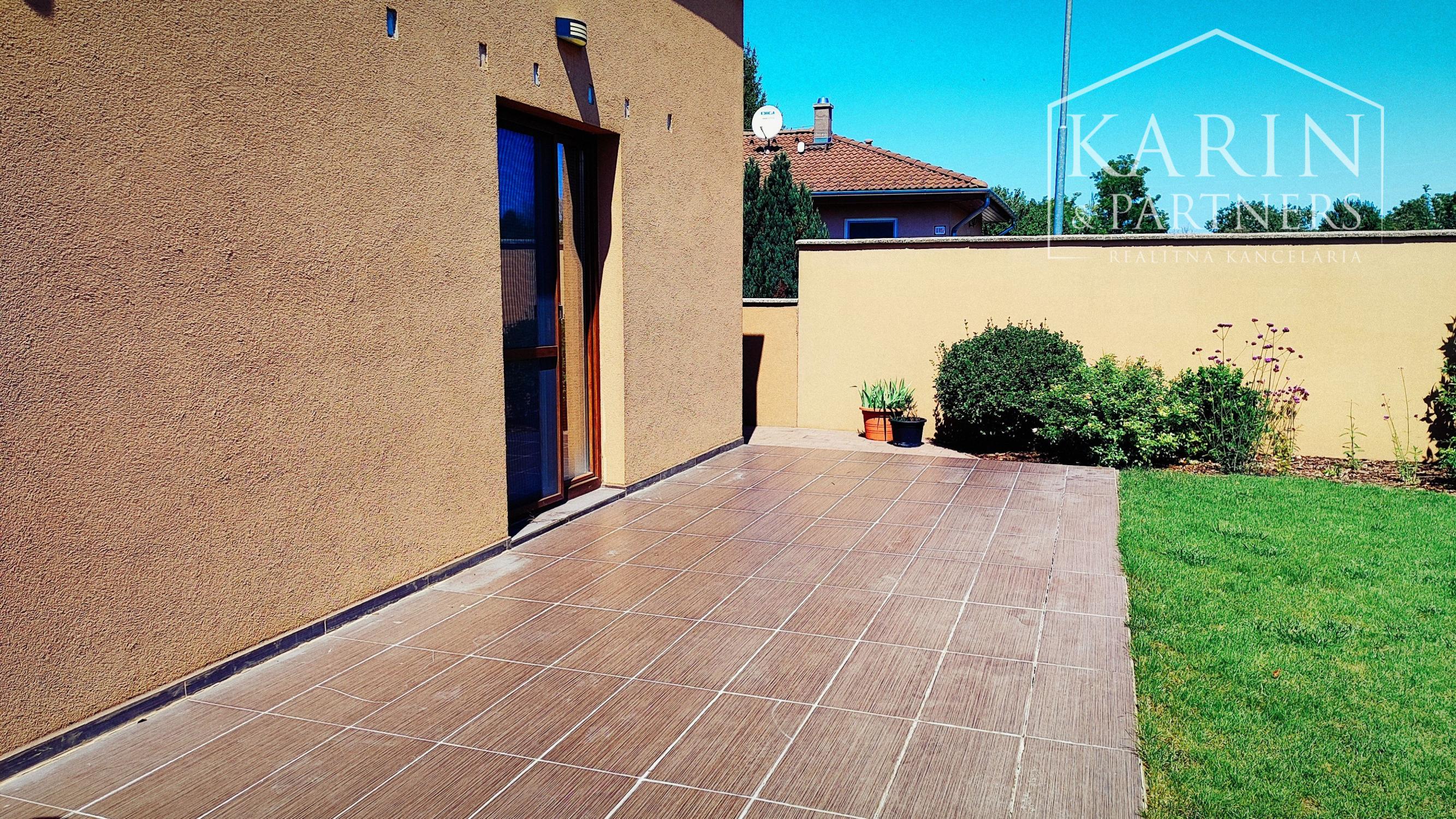 NA PREDAJ: Rodinný dom 5i, dvojgaráž, novostavba, Nové Zámky