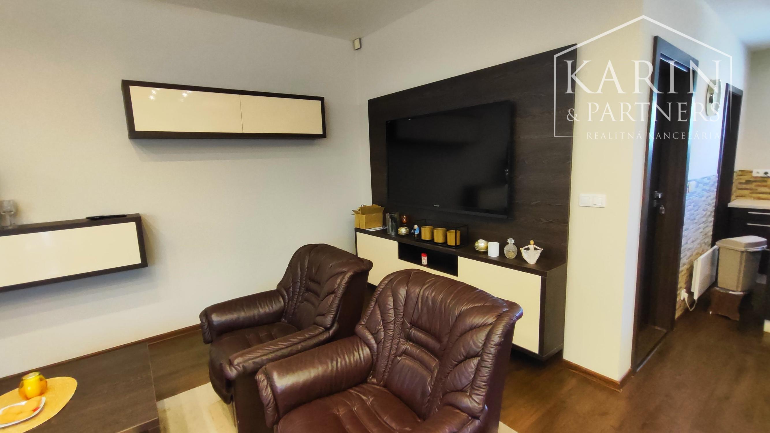 NA PREDAJ: Rodinný dom 5i, dvojgaráž, novostavba, Nové Zámky