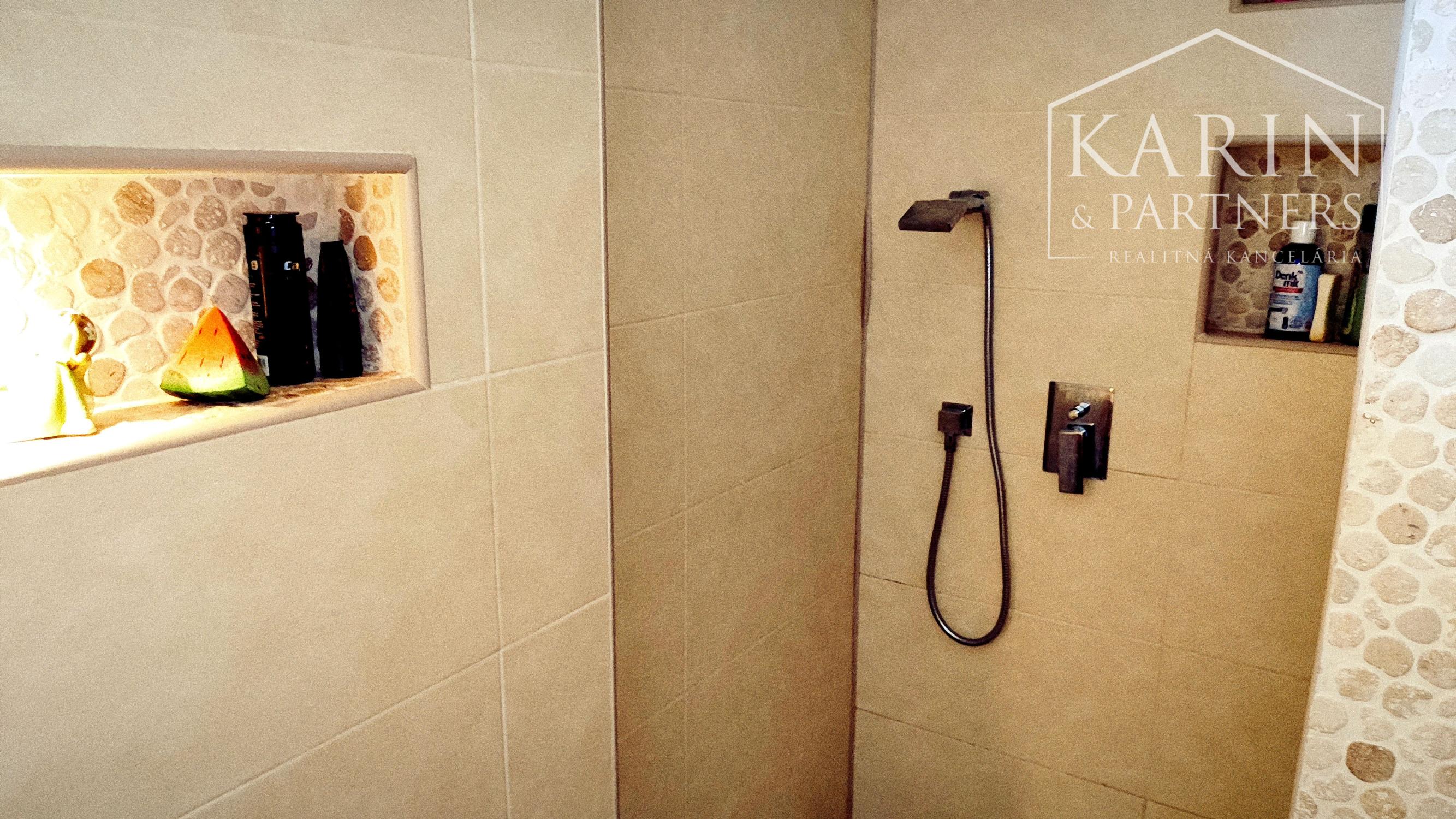 NA PREDAJ: Rodinný dom 5i, dvojgaráž, novostavba, Nové Zámky