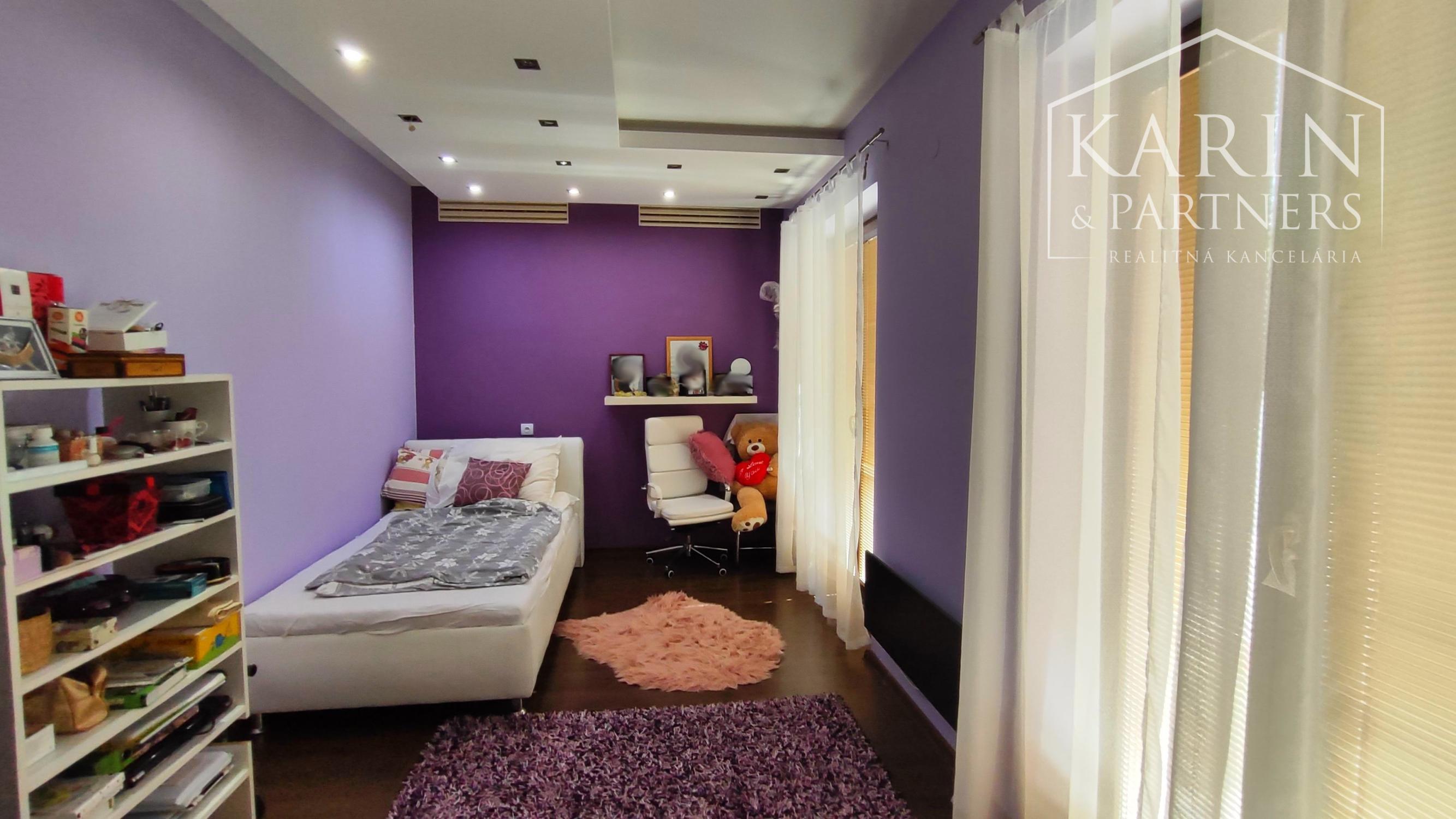 NA PREDAJ: Rodinný dom 5i, dvojgaráž, novostavba, Nové Zámky