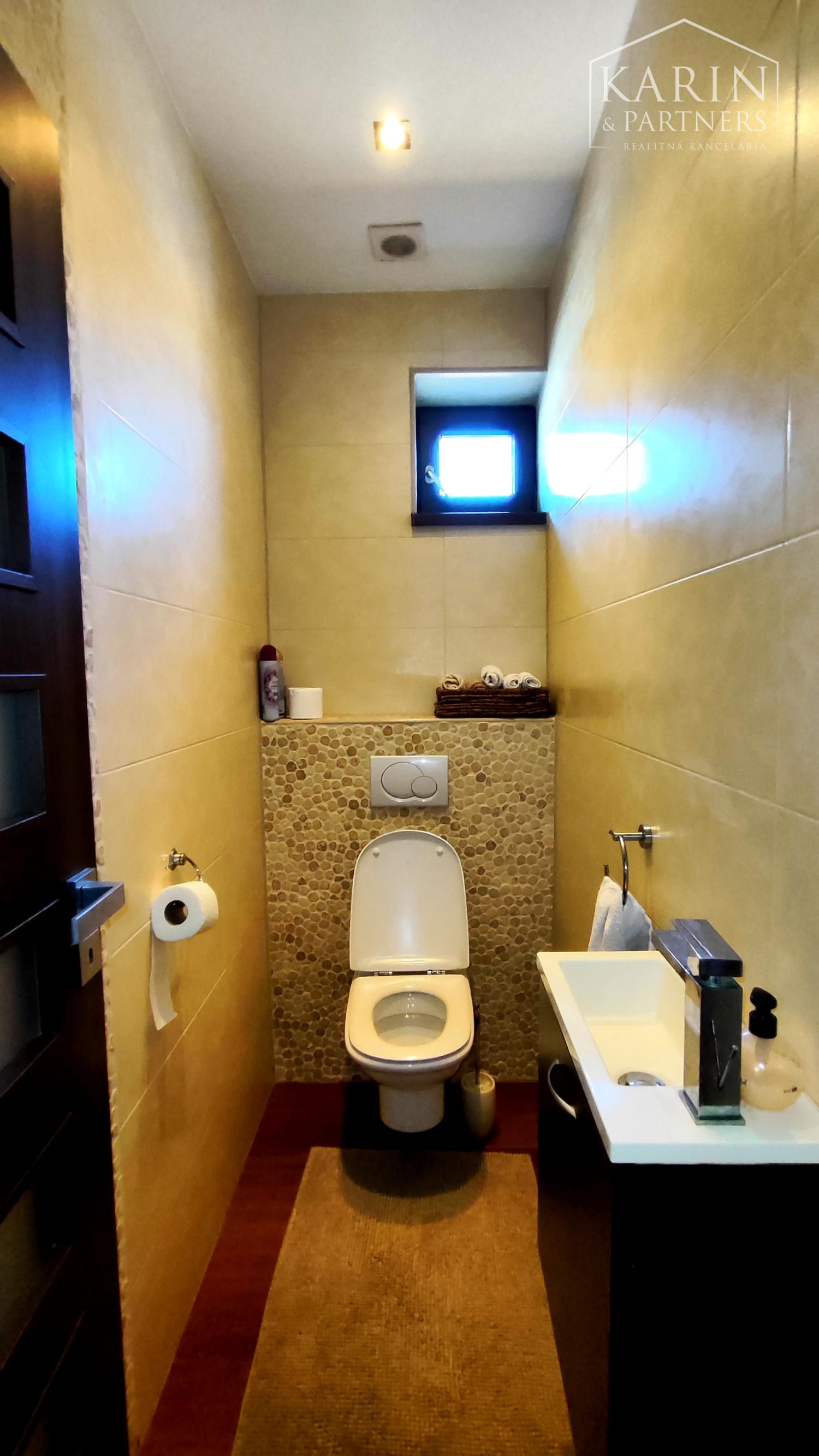 NA PREDAJ: Rodinný dom 5i, dvojgaráž, novostavba, Nové Zámky