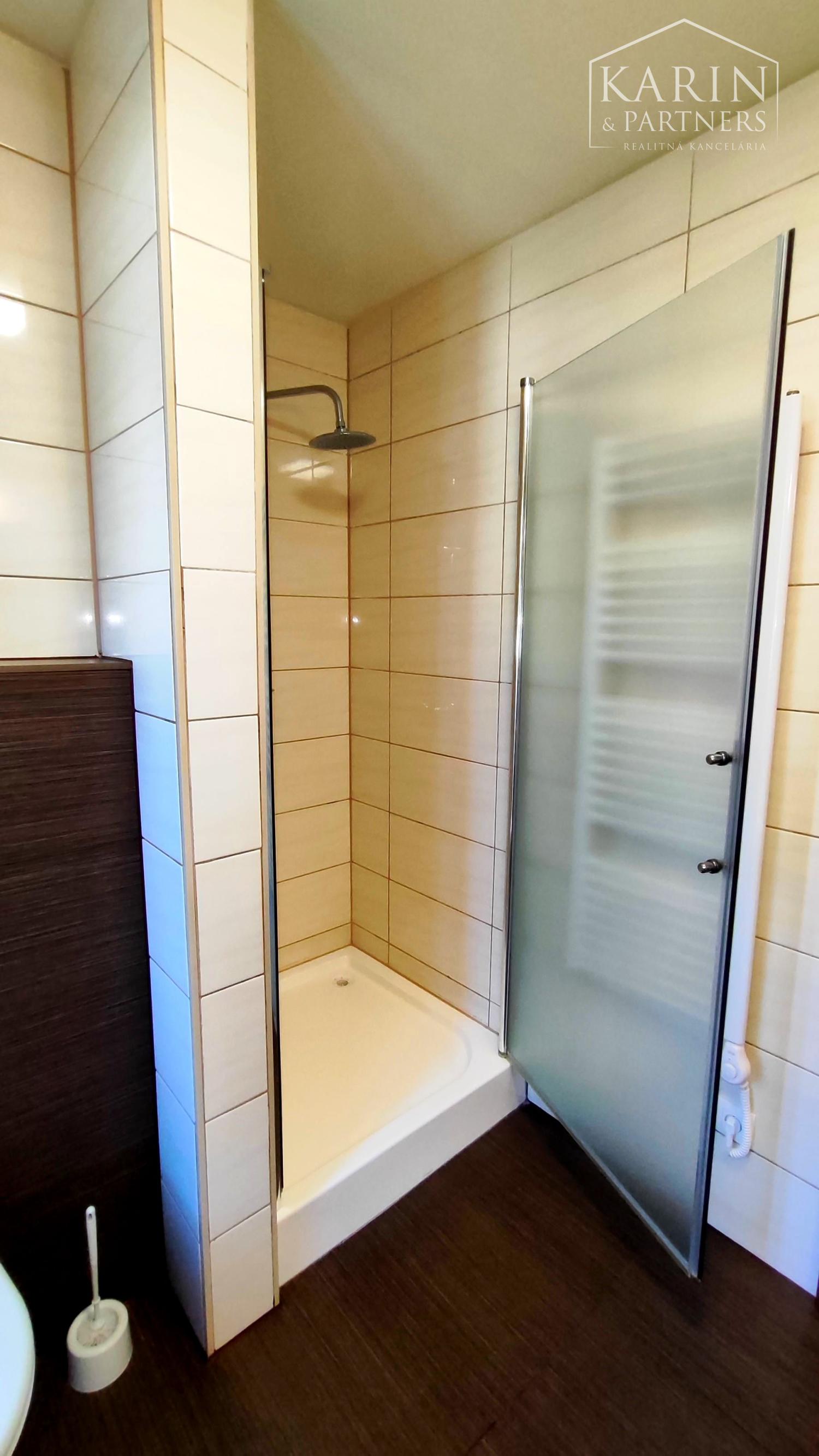 NA PREDAJ: Rodinný dom 5i, dvojgaráž, novostavba, Nové Zámky