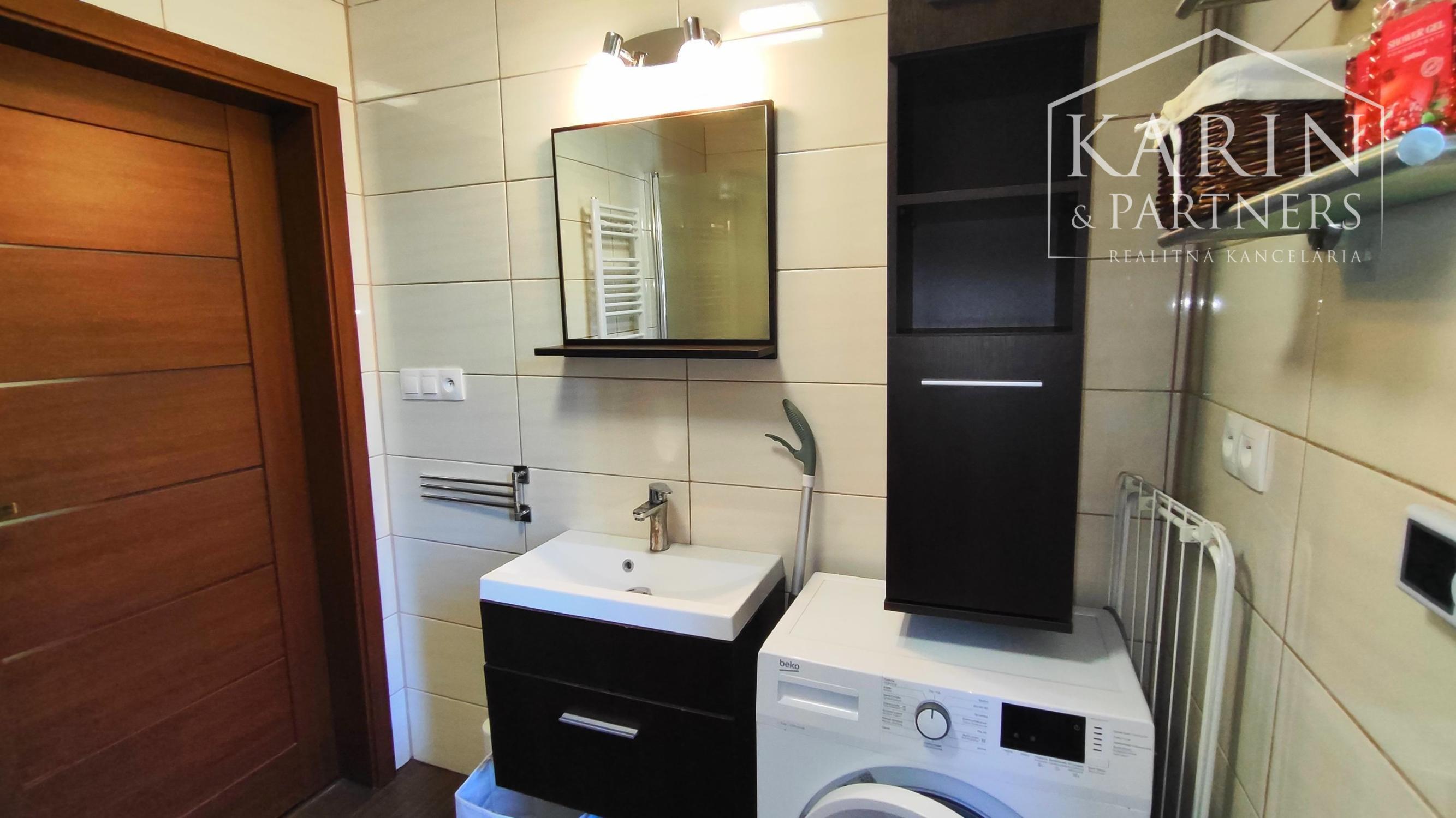 NA PREDAJ: Rodinný dom 5i, dvojgaráž, novostavba, Nové Zámky