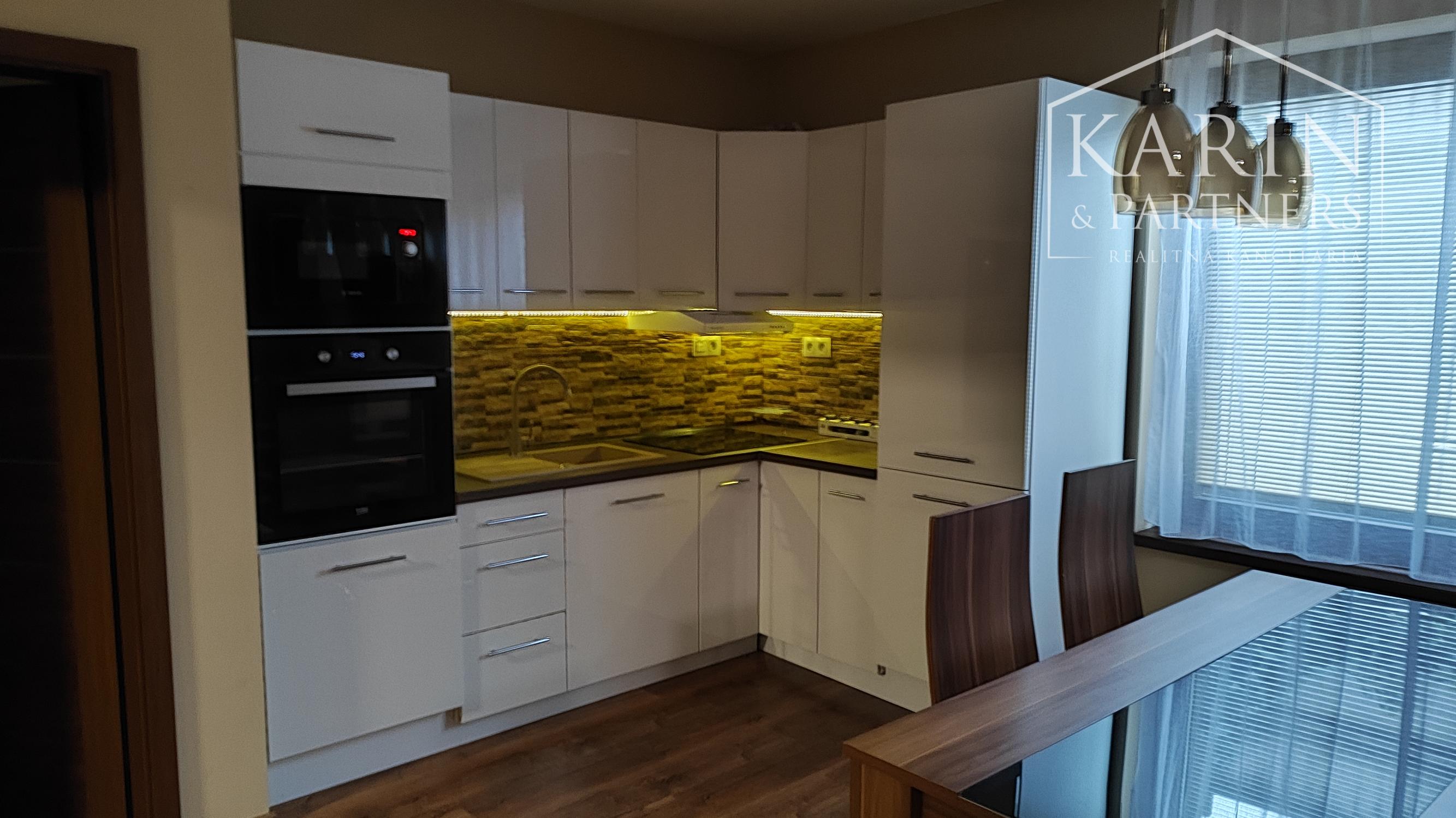 NA PREDAJ: Rodinný dom 5i, dvojgaráž, novostavba, Nové Zámky