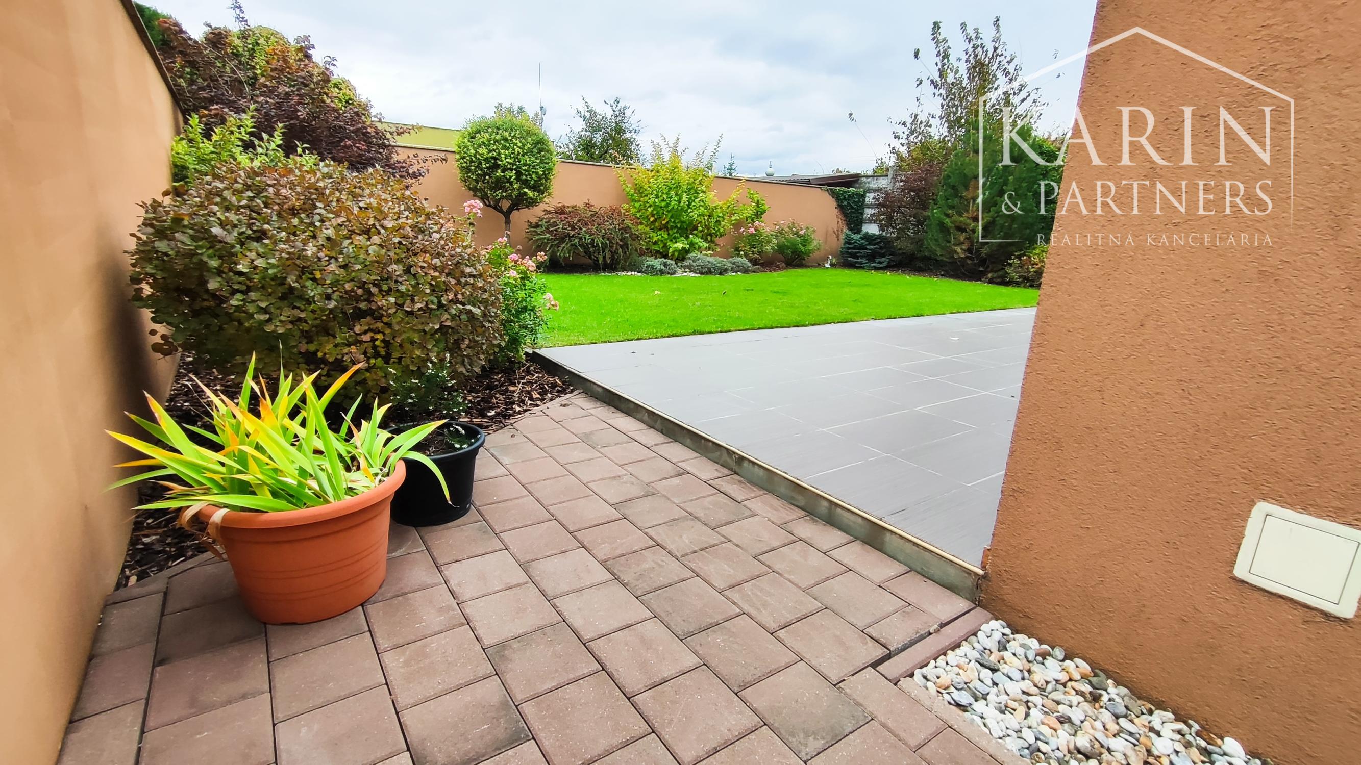 NA PREDAJ: Rodinný dom 5i, dvojgaráž, novostavba, Nové Zámky