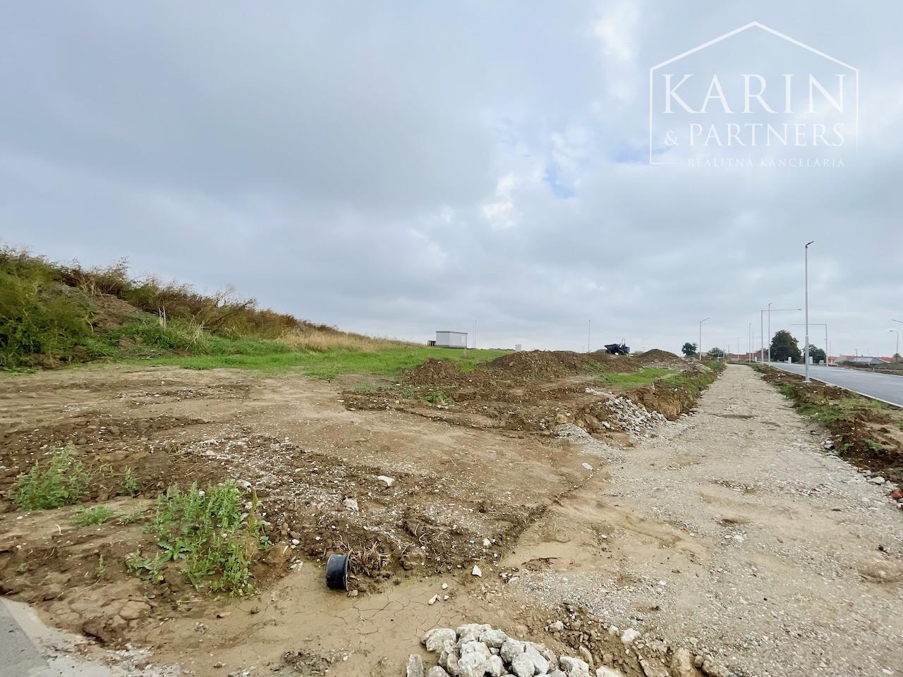 Pozemok na rodinný dom s výhľadom na Malé Karpaty
