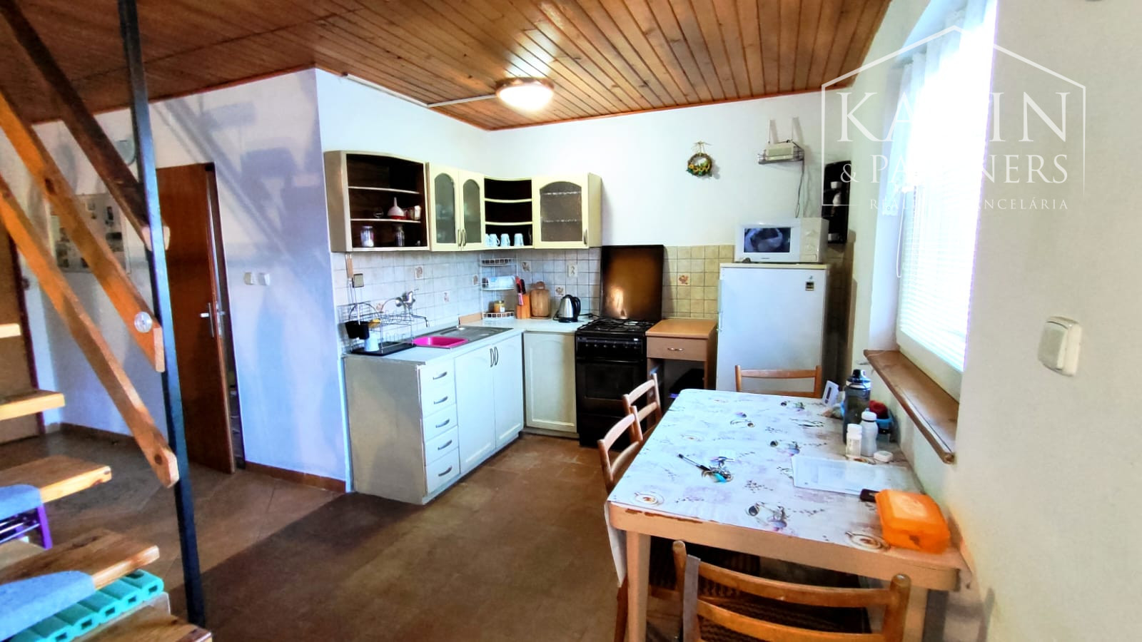 Prenájom - Štýlové bývanie s vlastnou záhradou – prenájom útulného rodinného domu v Radave