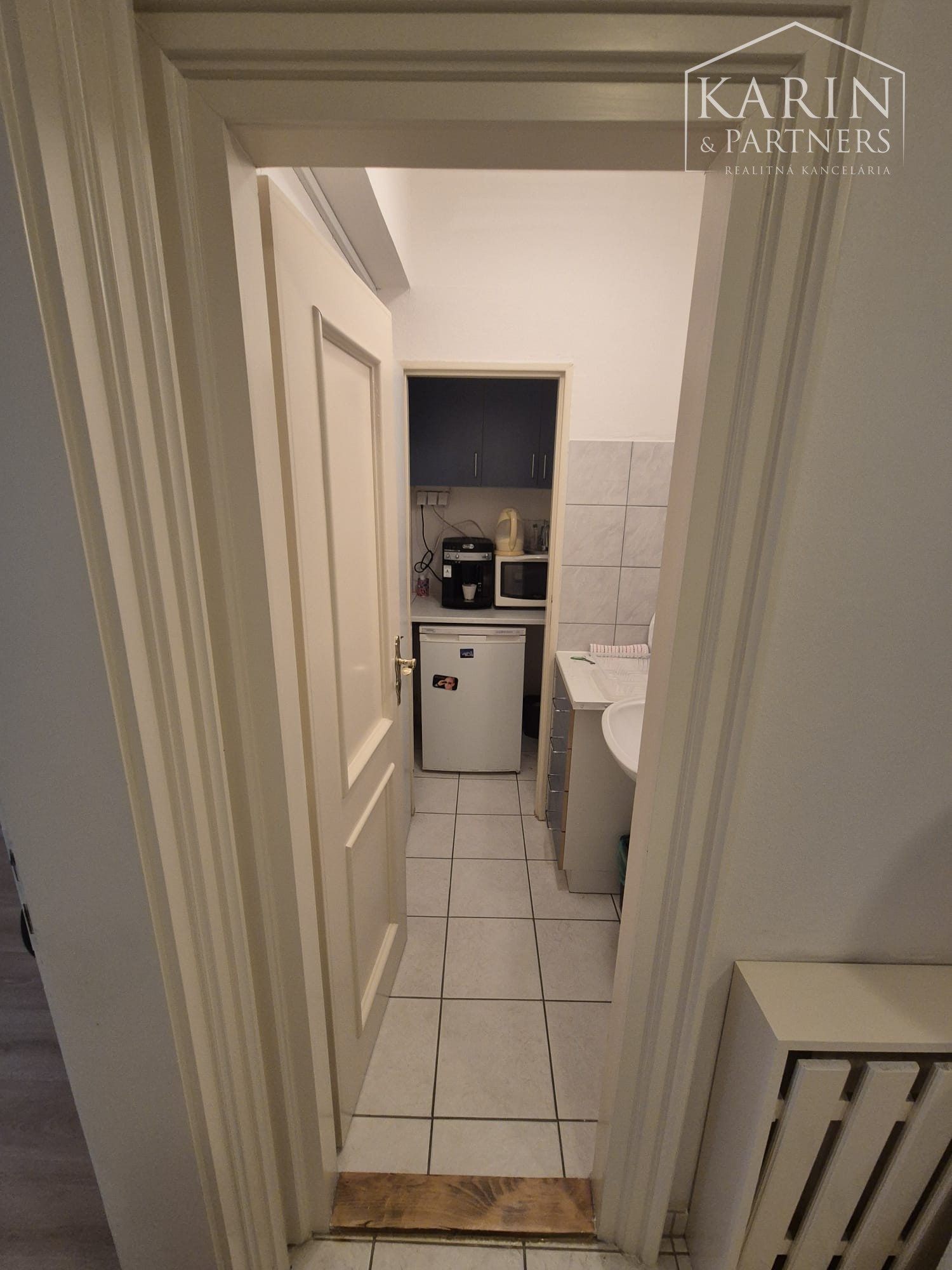 Prenájom-Administratívne priestory  25 m2 a 50 m2 - Na vŕšku -  Bratislava Staré mesto