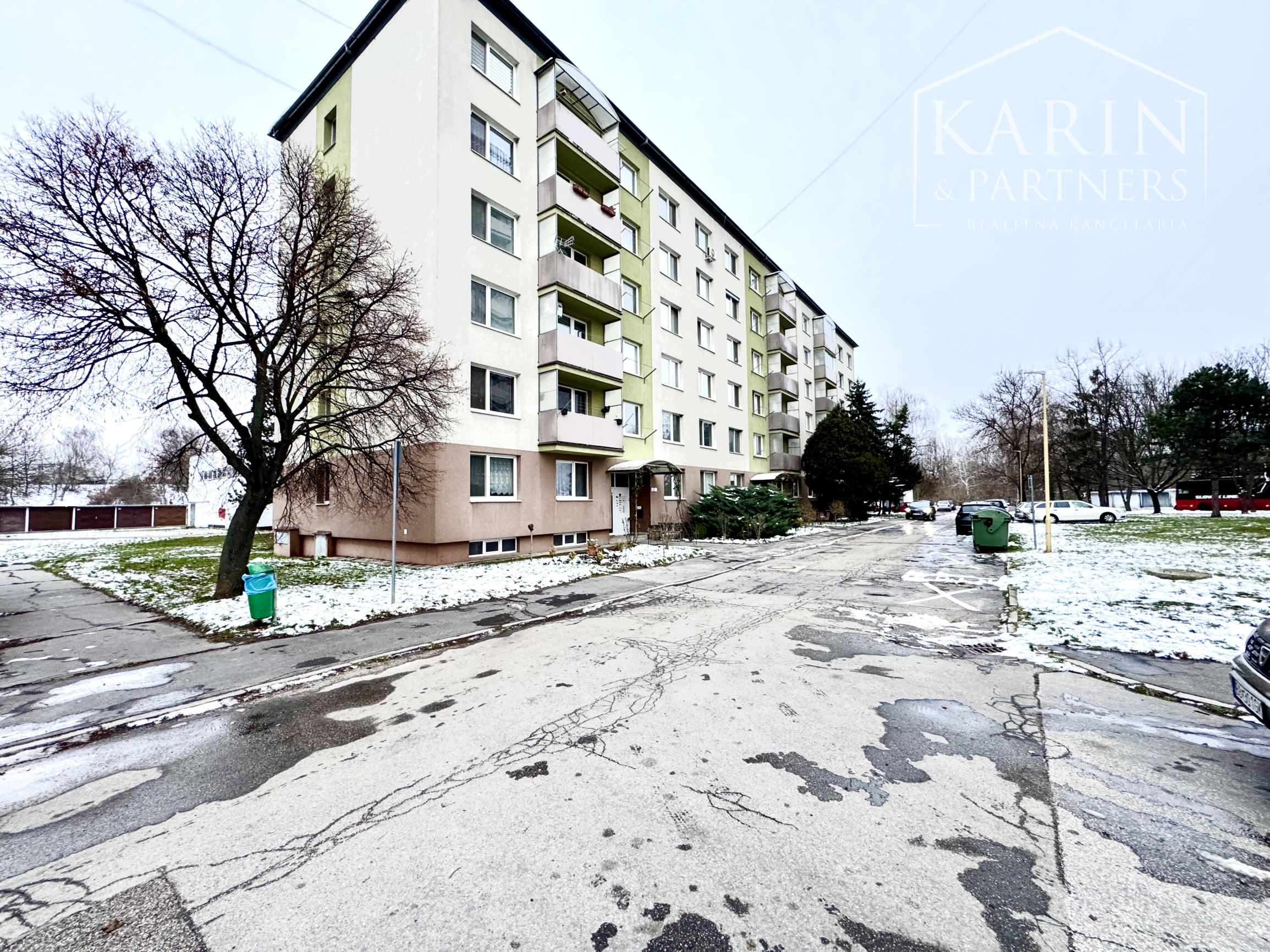 Väčší zrekonštruovaný 2-izbový byt s loggiou, Holíč - D. Rapanta