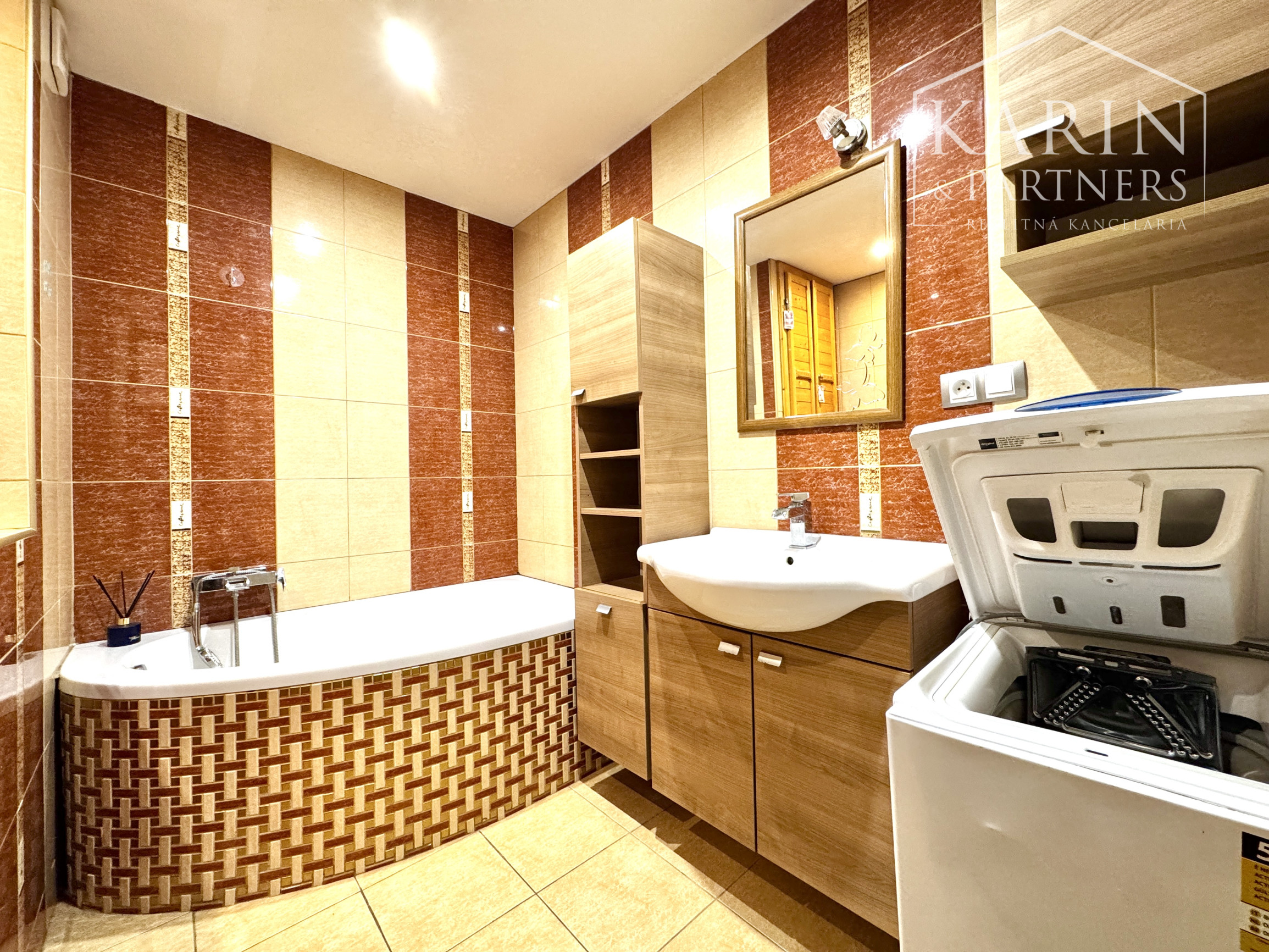 Väčší zrekonštruovaný 2-izbový byt s loggiou, Holíč - D. Rapanta