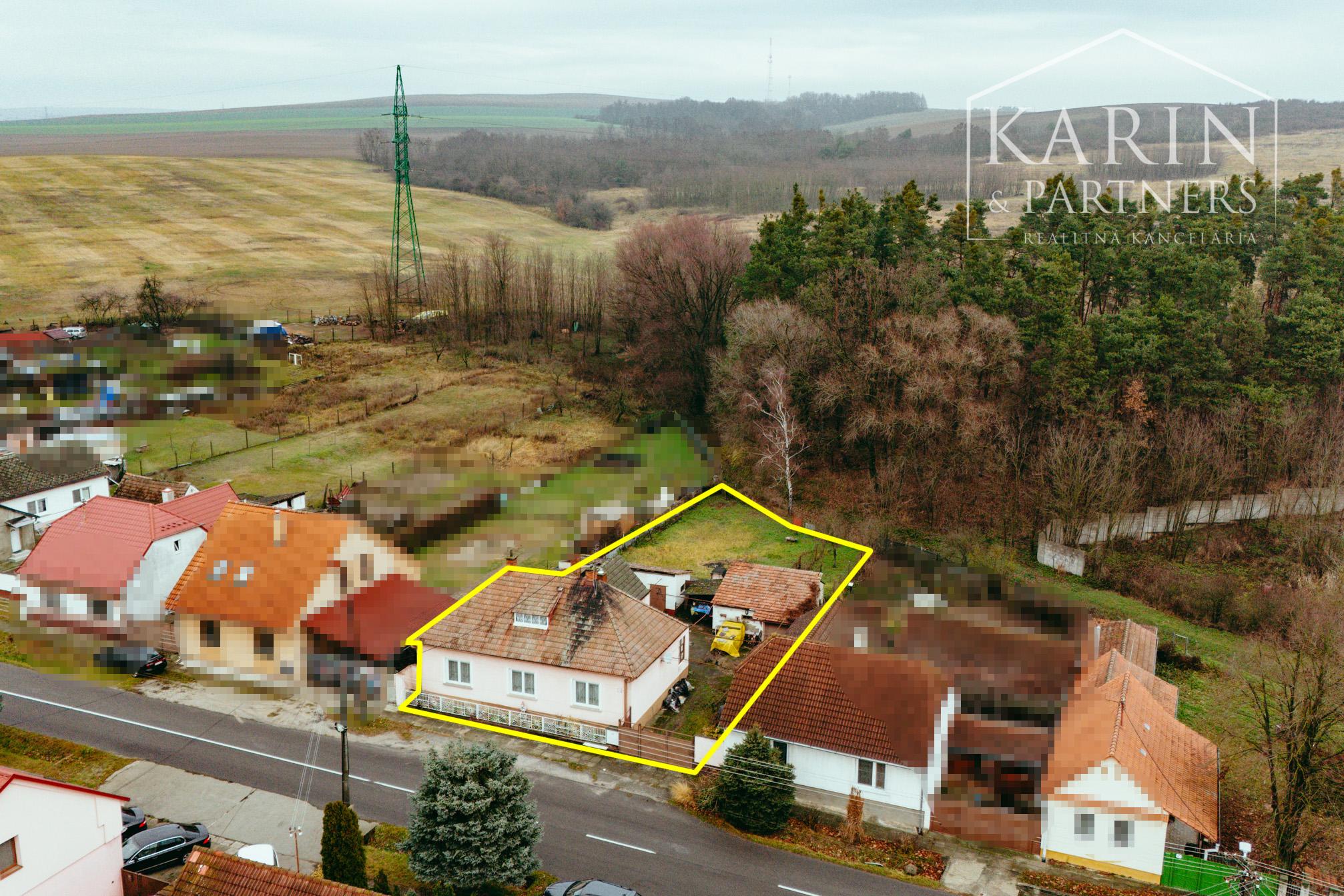 5i rodinný dom v pôvodnom stave pri lese v meste Šaštín-Stráže