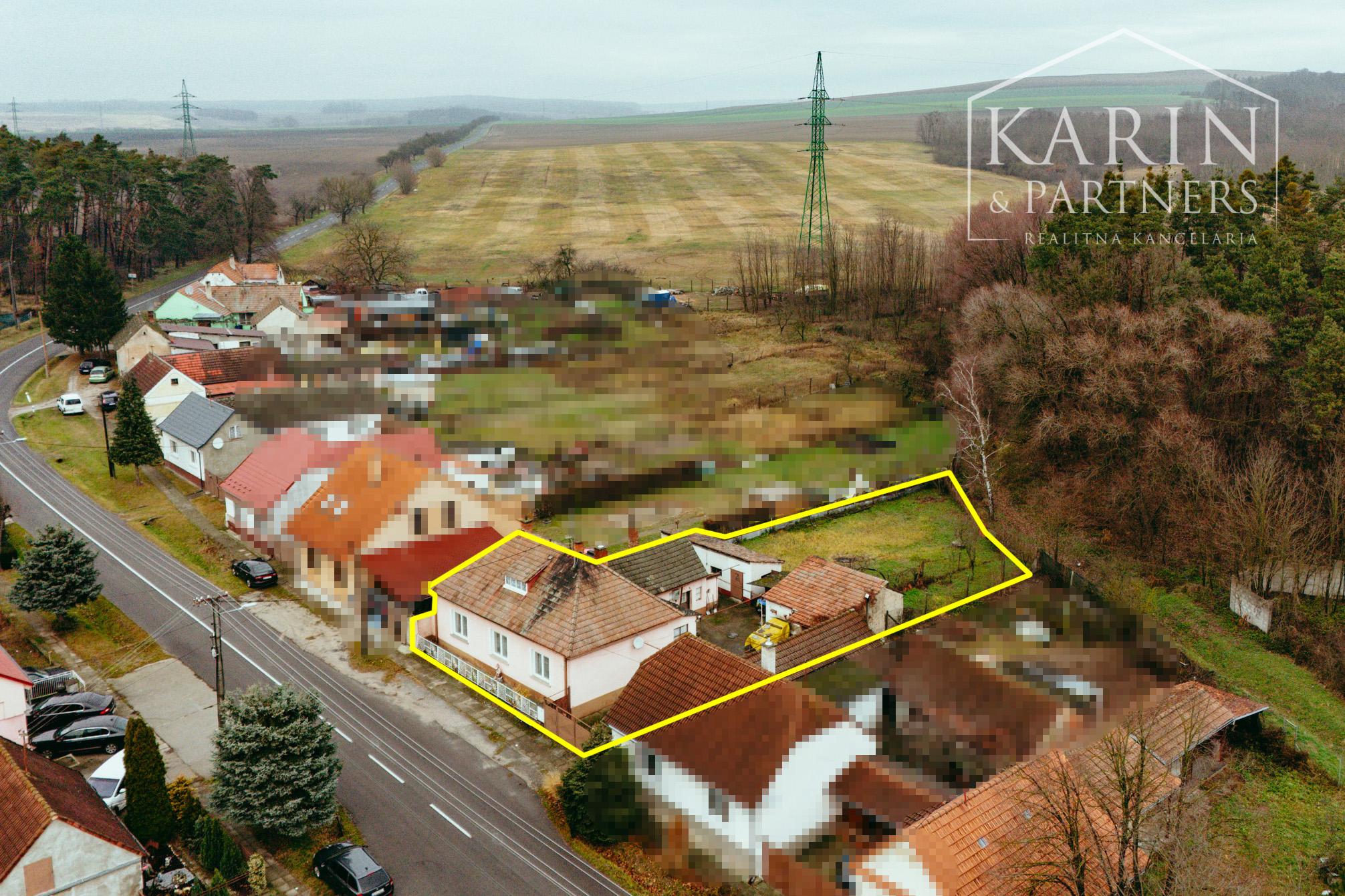 5i rodinný dom v pôvodnom stave pri lese v meste Šaštín-Stráže