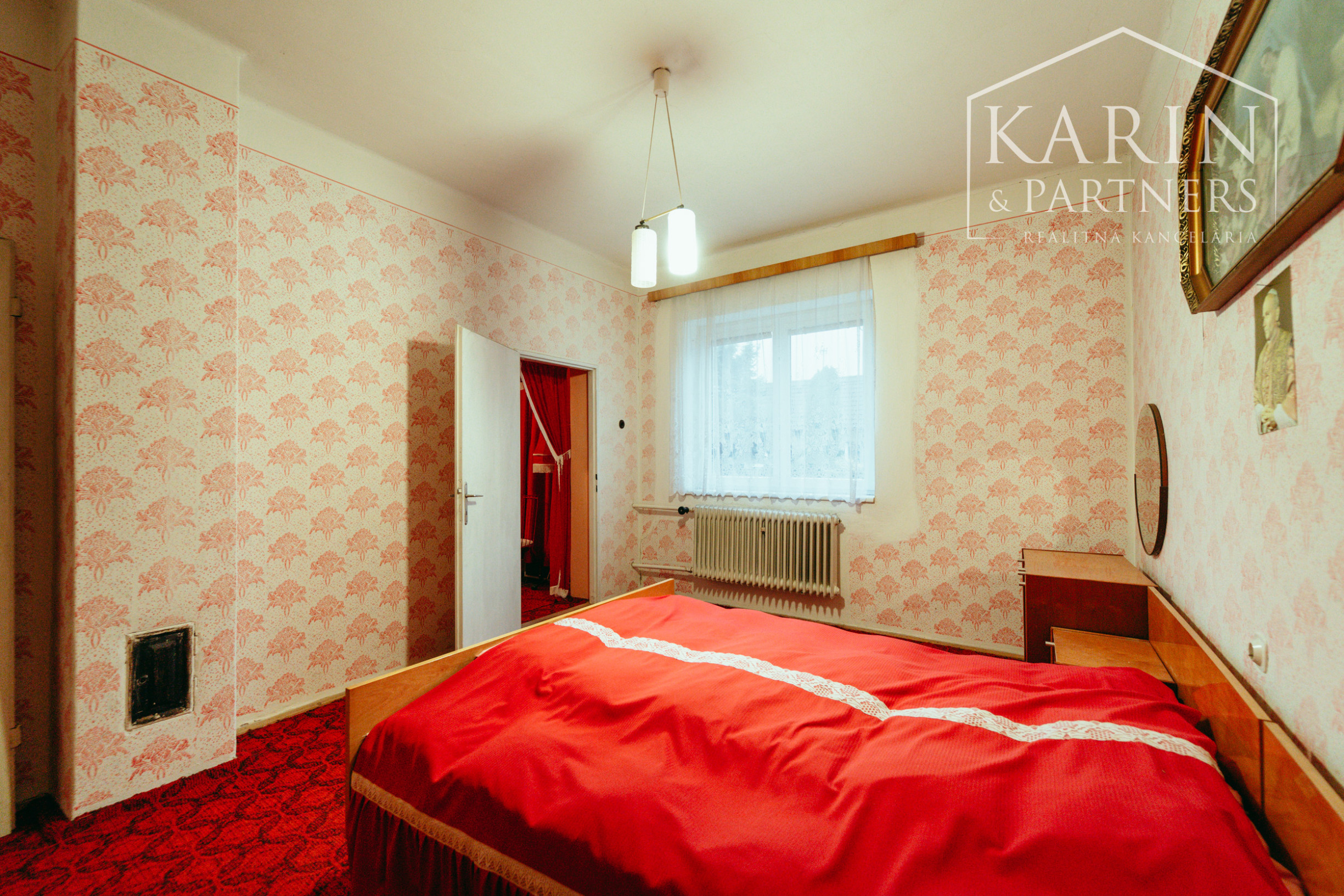 5i rodinný dom v pôvodnom stave pri lese v meste Šaštín-Stráže