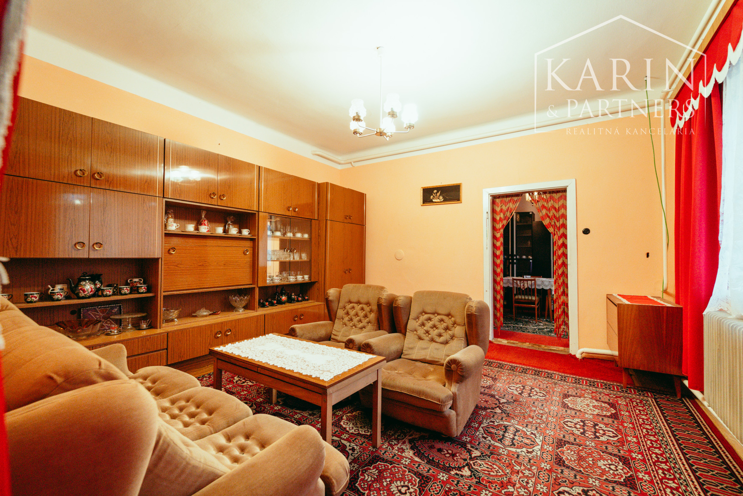 5i rodinný dom v pôvodnom stave pri lese v meste Šaštín-Stráže