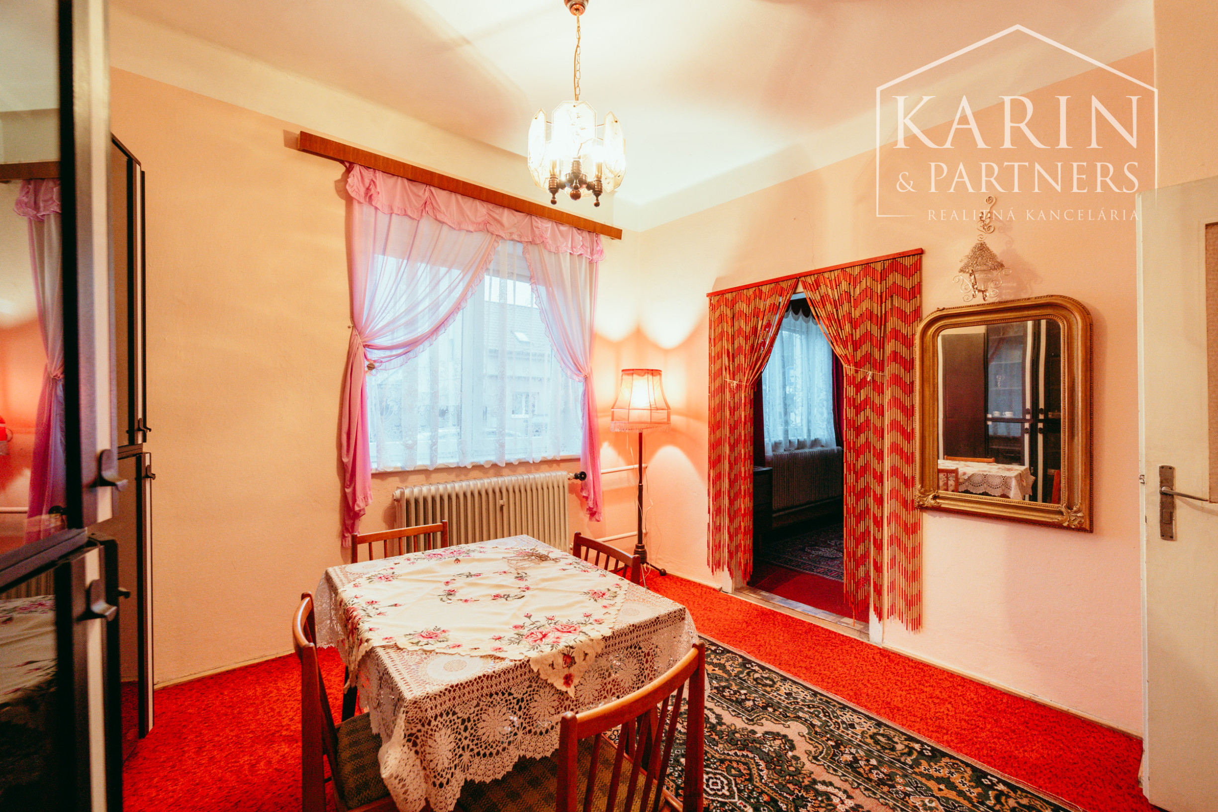 5i rodinný dom v pôvodnom stave pri lese v meste Šaštín-Stráže