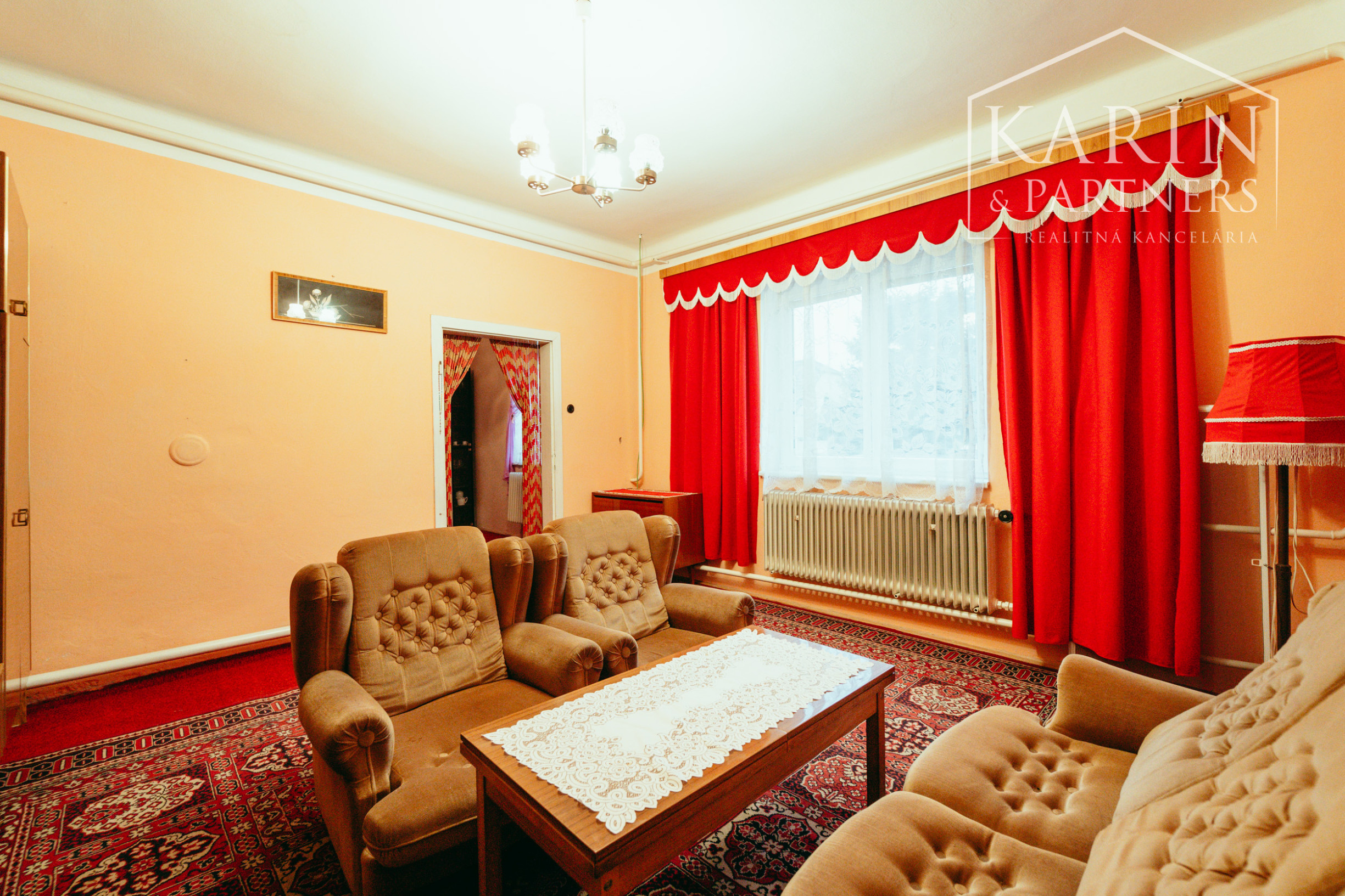 5i rodinný dom v pôvodnom stave pri lese v meste Šaštín-Stráže