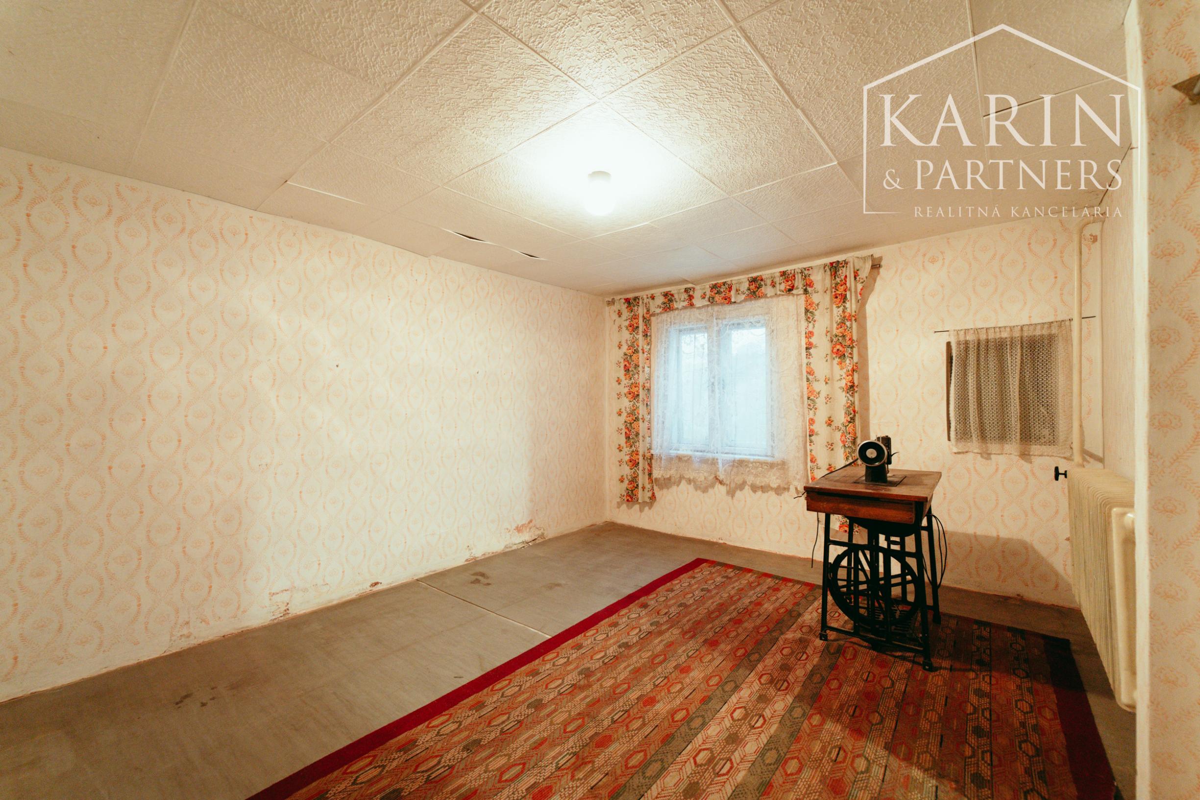 5i rodinný dom v pôvodnom stave pri lese v meste Šaštín-Stráže