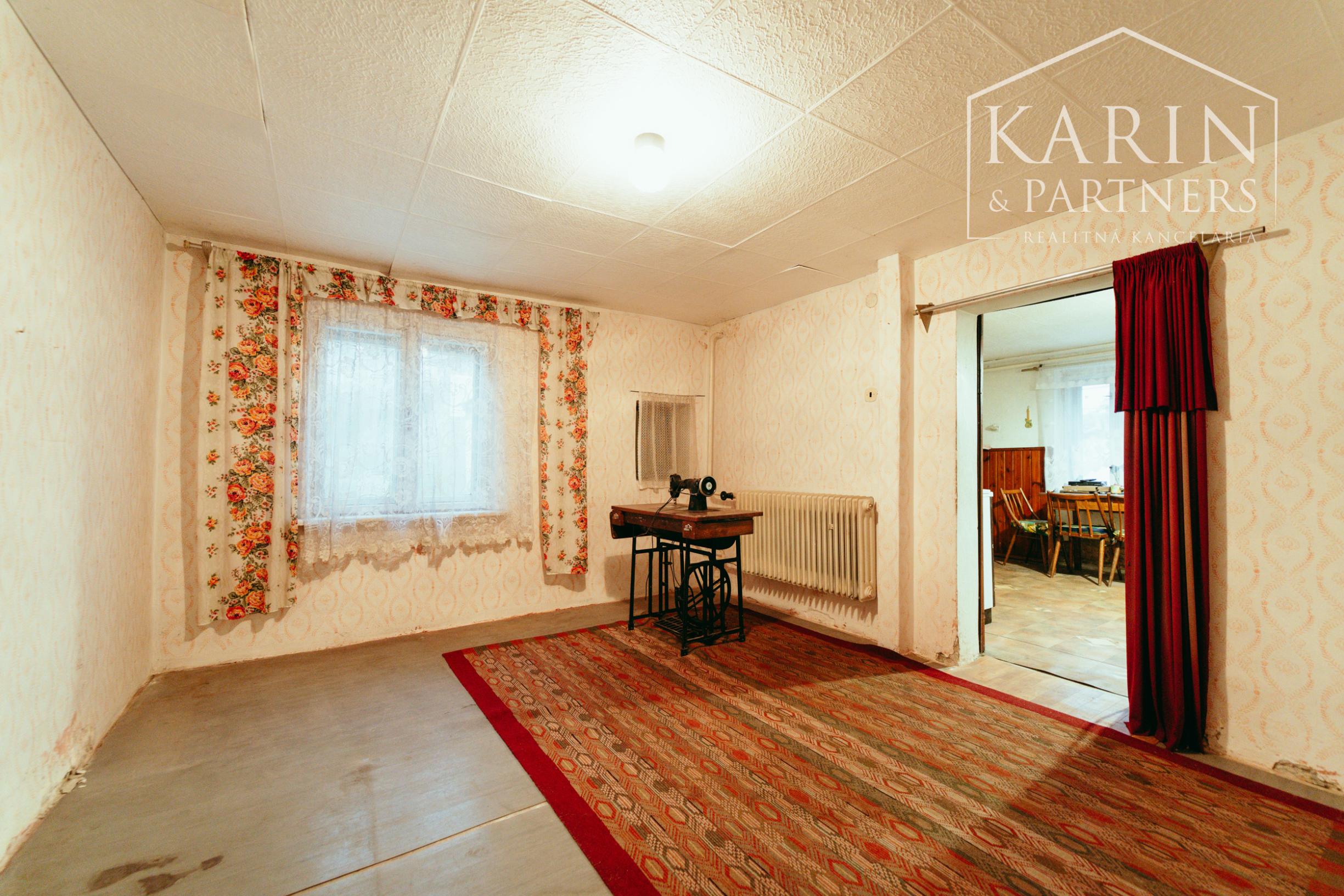 5i rodinný dom v pôvodnom stave pri lese v meste Šaštín-Stráže