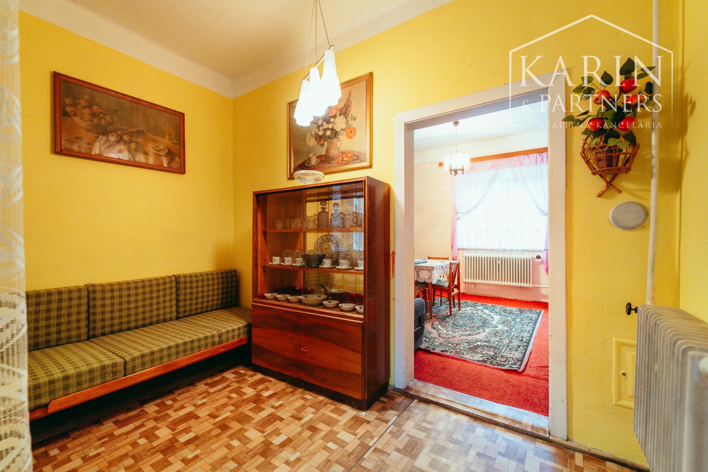 5i rodinný dom v pôvodnom stave pri lese v meste Šaštín-Stráže