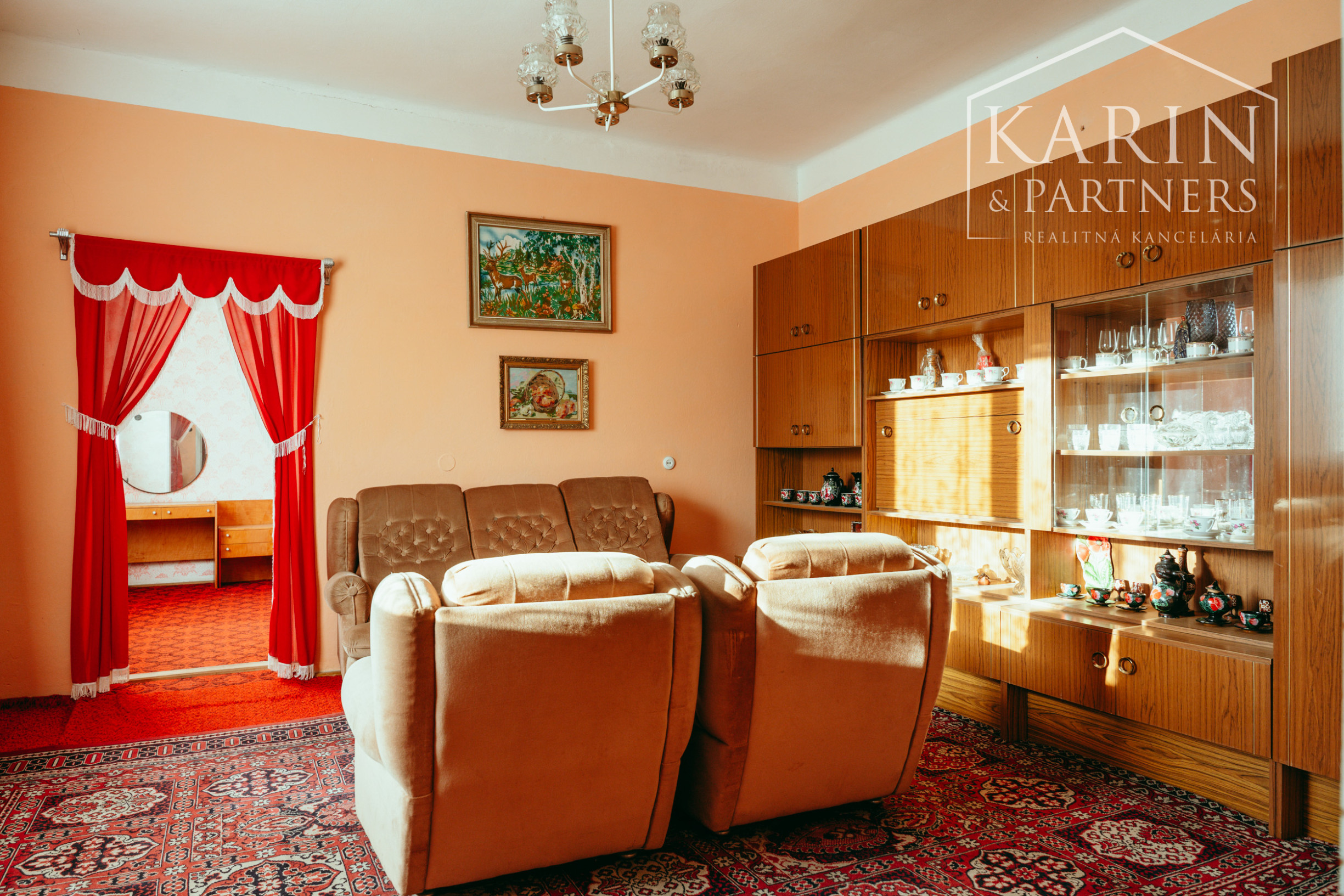 5i rodinný dom v pôvodnom stave pri lese v meste Šaštín-Stráže