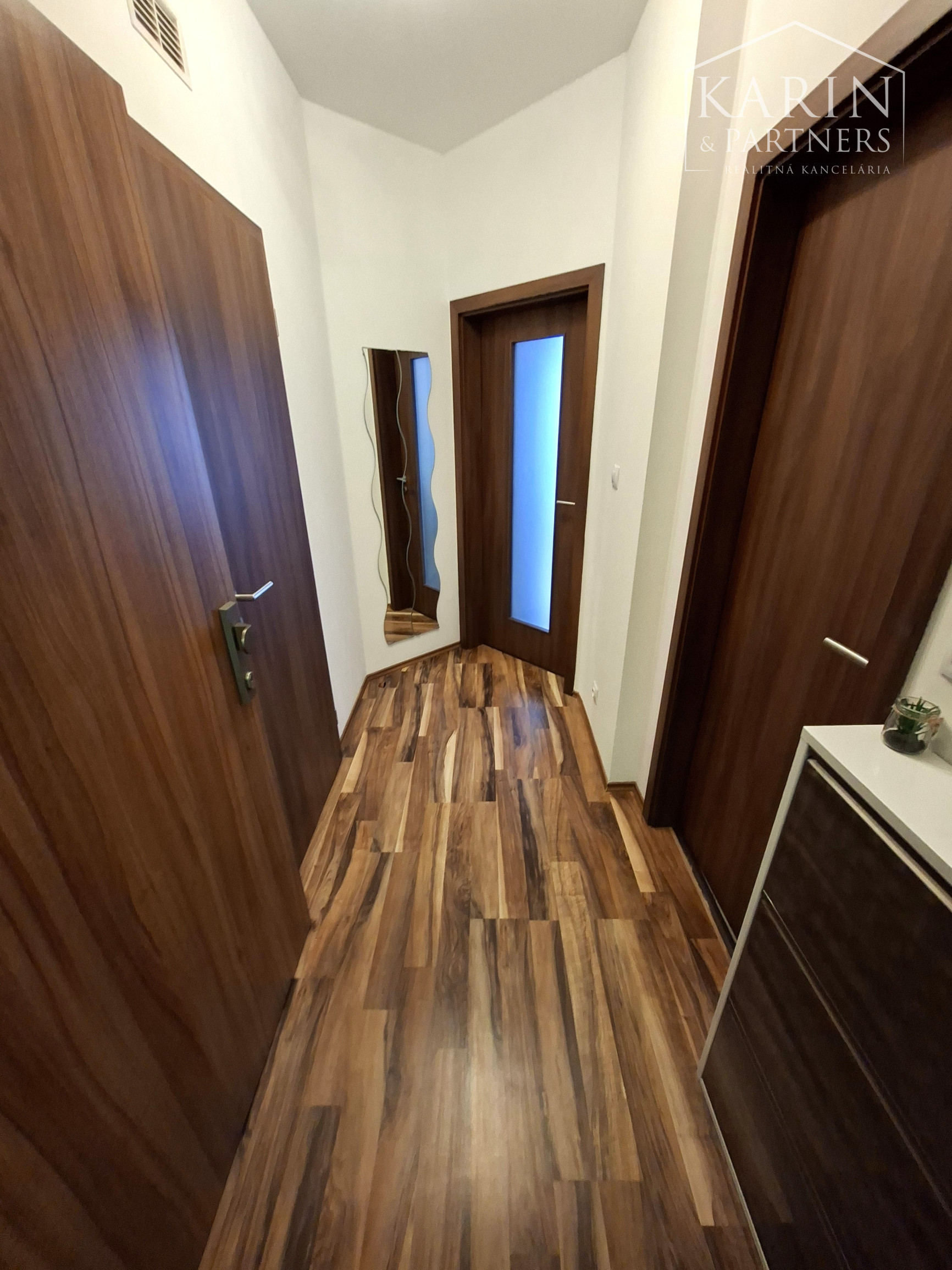 PRENÁJOM: 2 I. BYT 54 M2, BRATISLAVA - RUŽINOV - NIVY, JÉGÉHO ALEJ 14, (PARKOVANIE V GARAŽI V CENE): 935 €