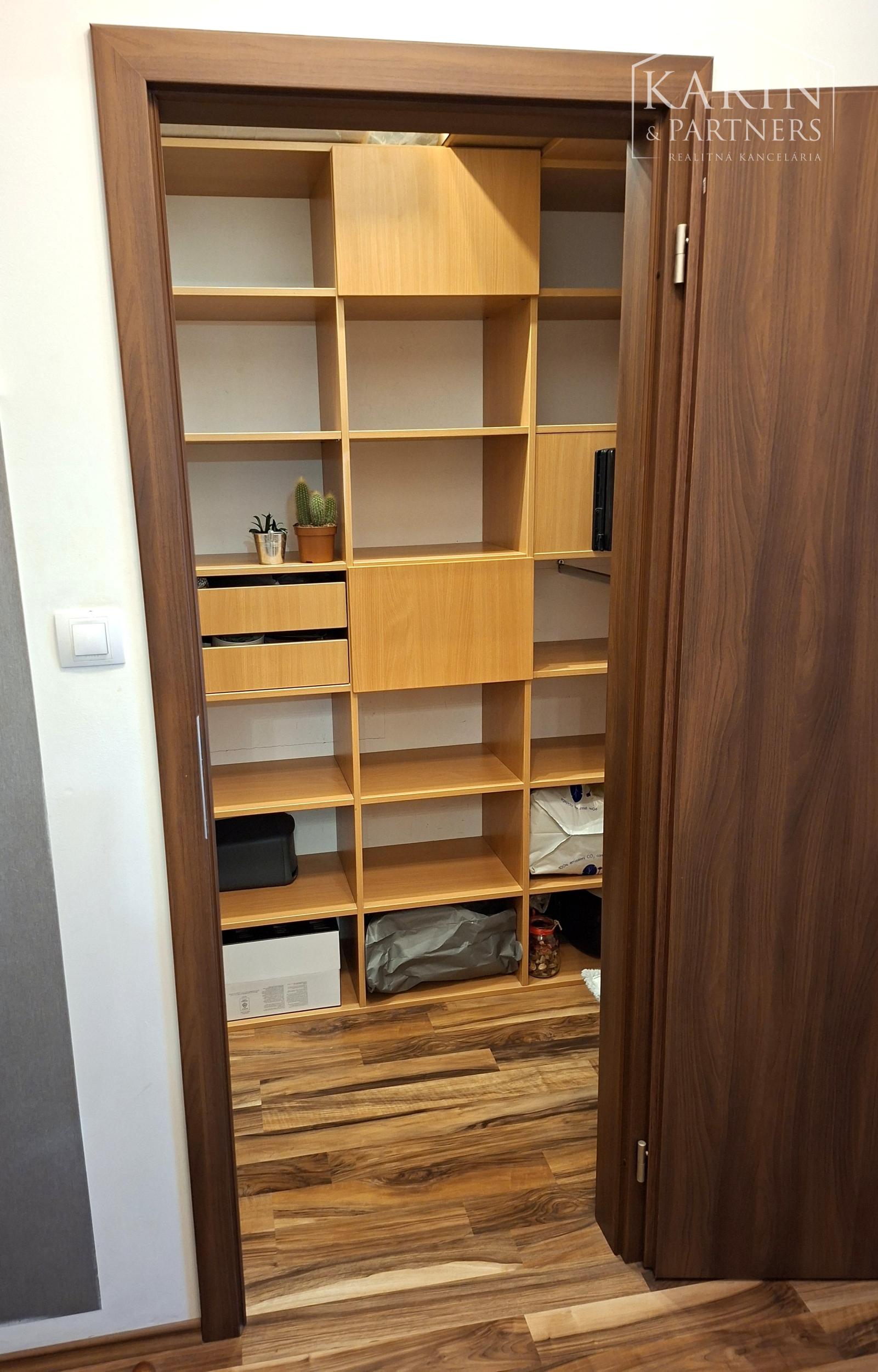 PRENÁJOM: 2 I. BYT 54 M2, BRATISLAVA - RUŽINOV - NIVY, JÉGÉHO ALEJ 14, (PARKOVANIE V GARAŽI V CENE): 935 €