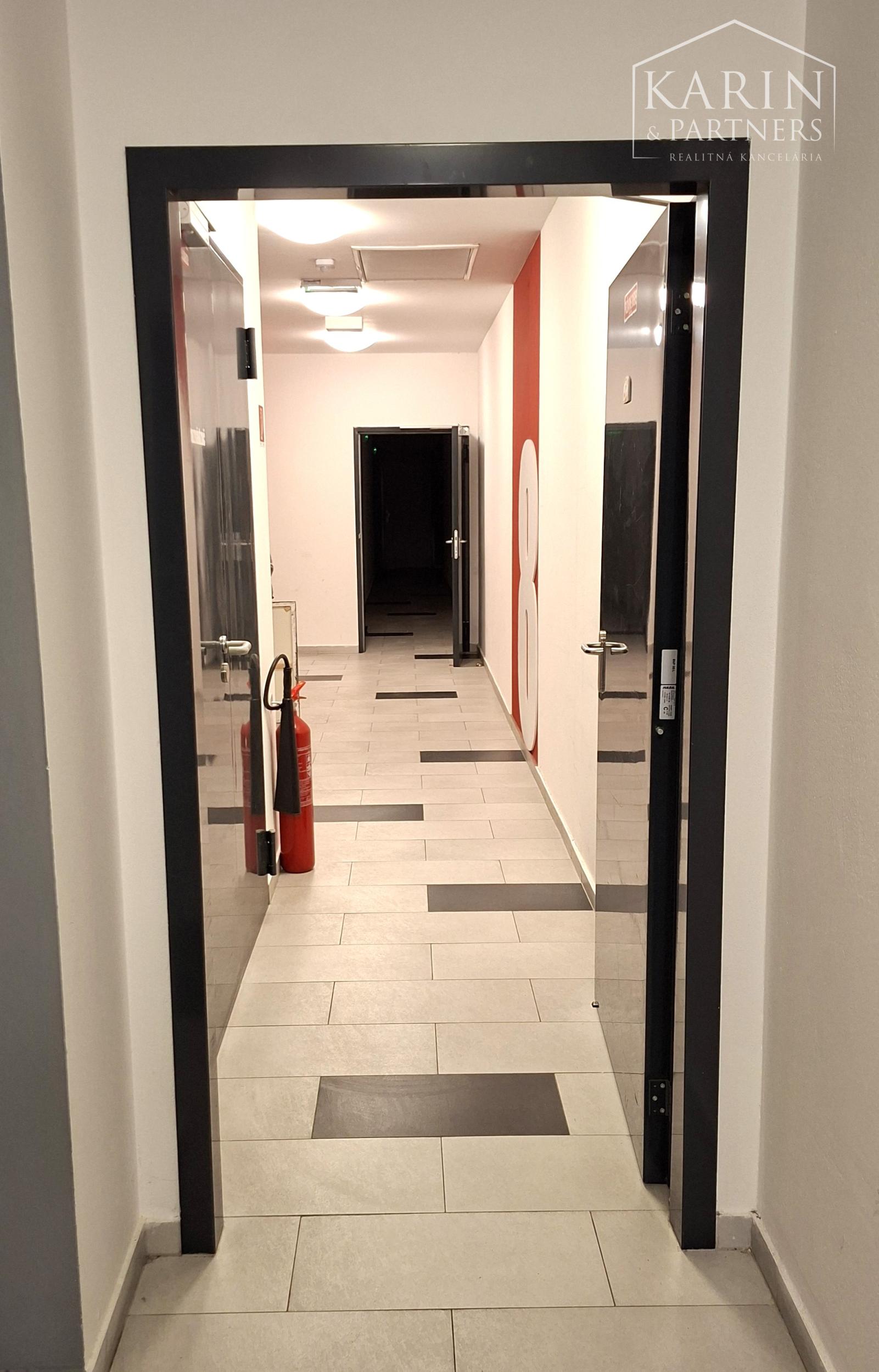 PRENÁJOM: 2 I. BYT 54 M2, BRATISLAVA - RUŽINOV - NIVY, JÉGÉHO ALEJ 14, (PARKOVANIE V GARAŽI V CENE): 935 €