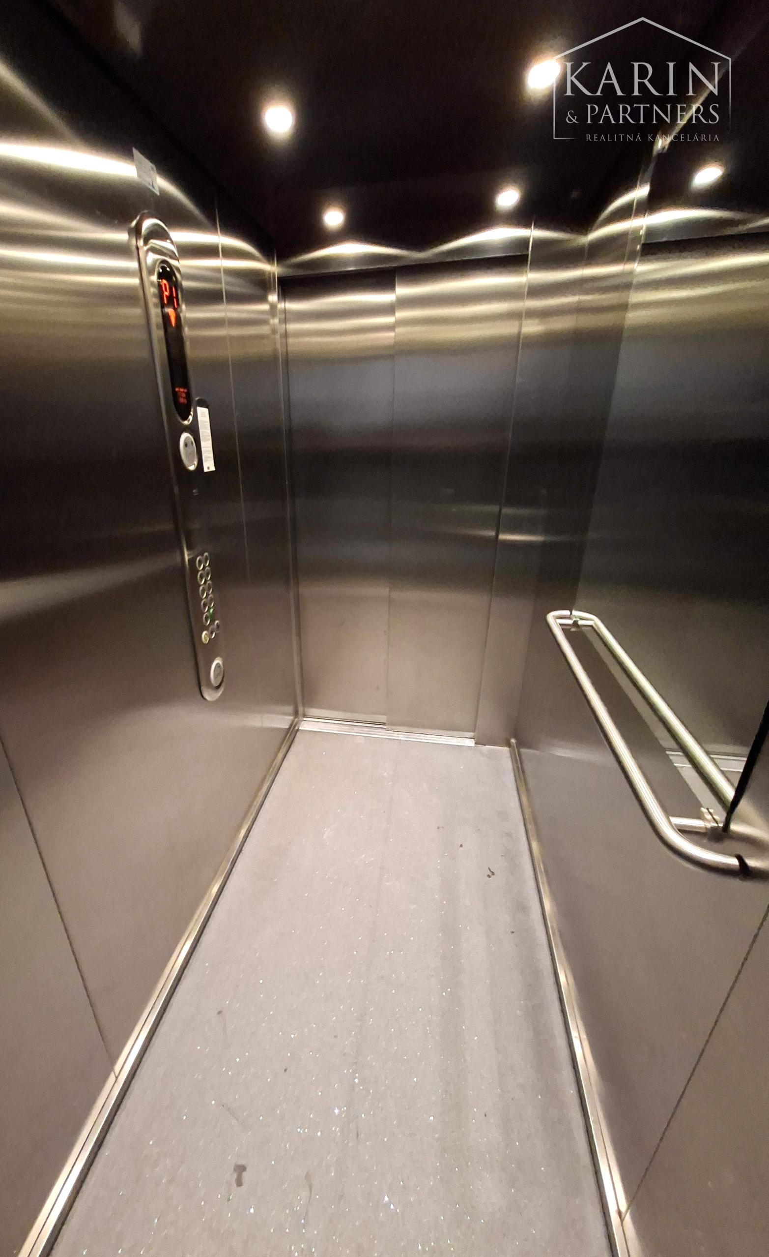 PRENÁJOM: 2 I. BYT 54 M2, BRATISLAVA - RUŽINOV - NIVY, JÉGÉHO ALEJ 14, (PARKOVANIE V GARAŽI V CENE): 935 €