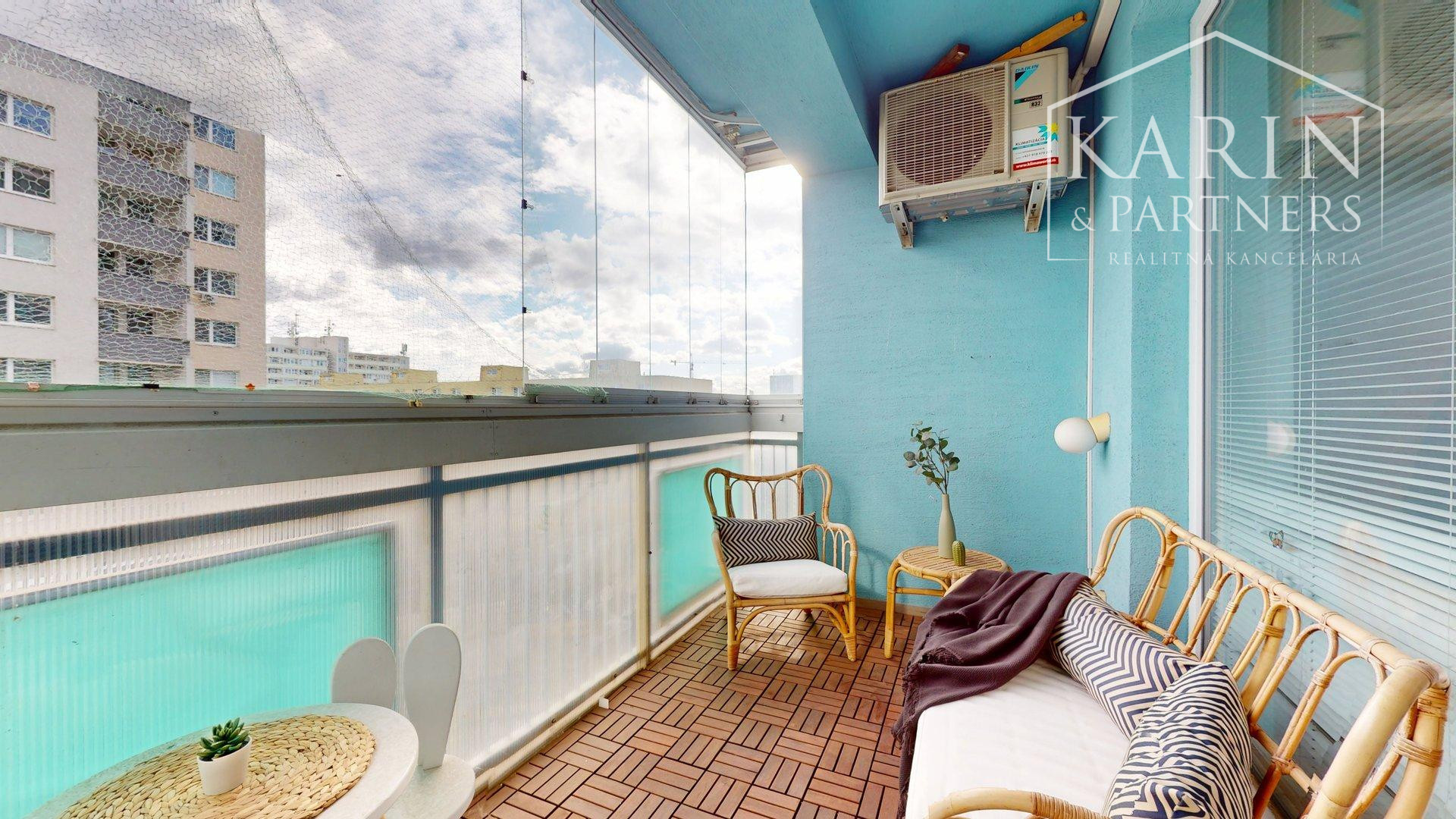 KOMPLETNE ŠTÝLOVO ZARIADENÝ 3I BYT S LODŽIOU A BALKÓNOM