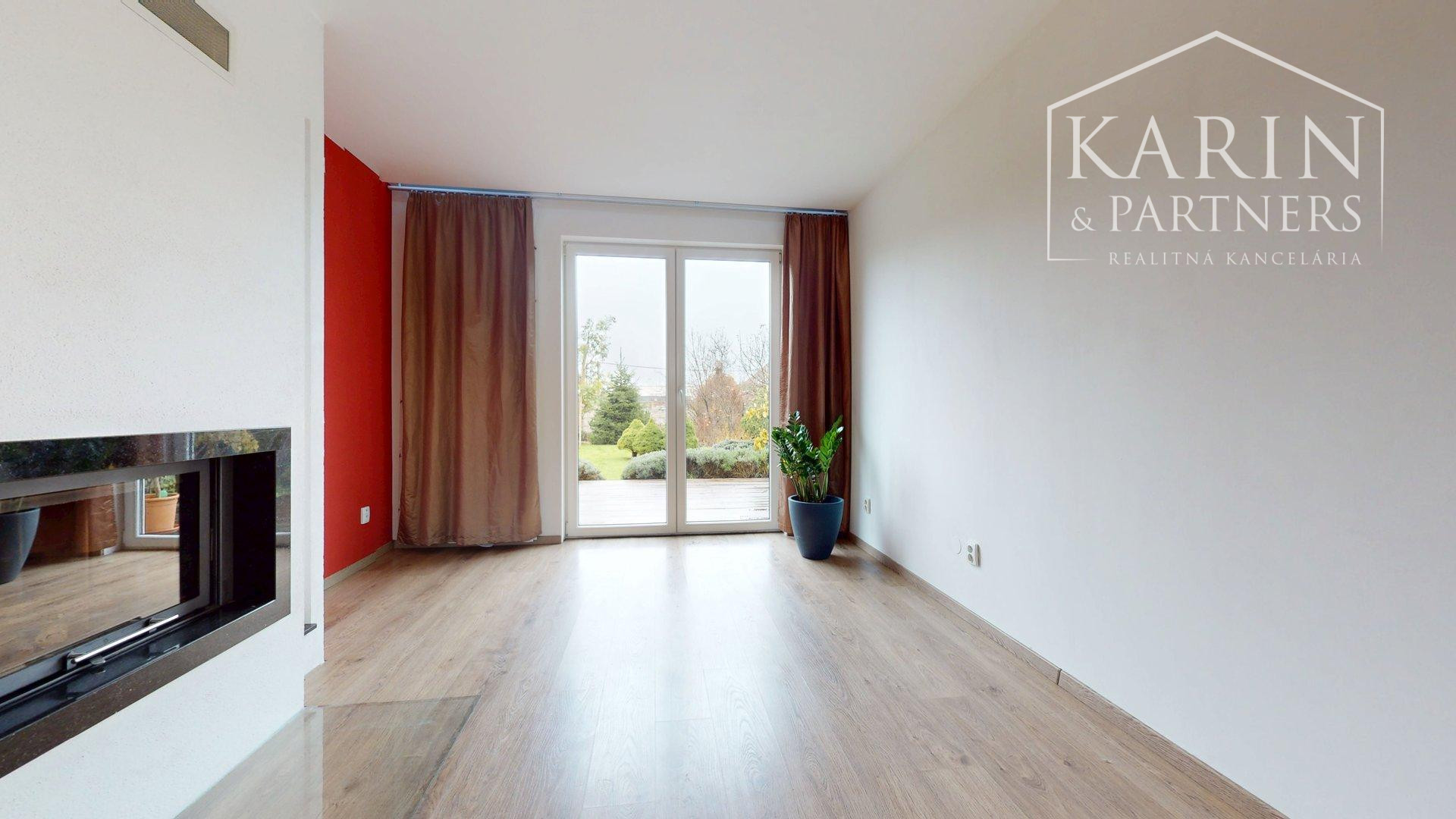 REZERVOVANÝ 3I RODINNÝ DOM S ROZĽAHOU ZÁHRADOU V POKOJNEJ LOKALITE