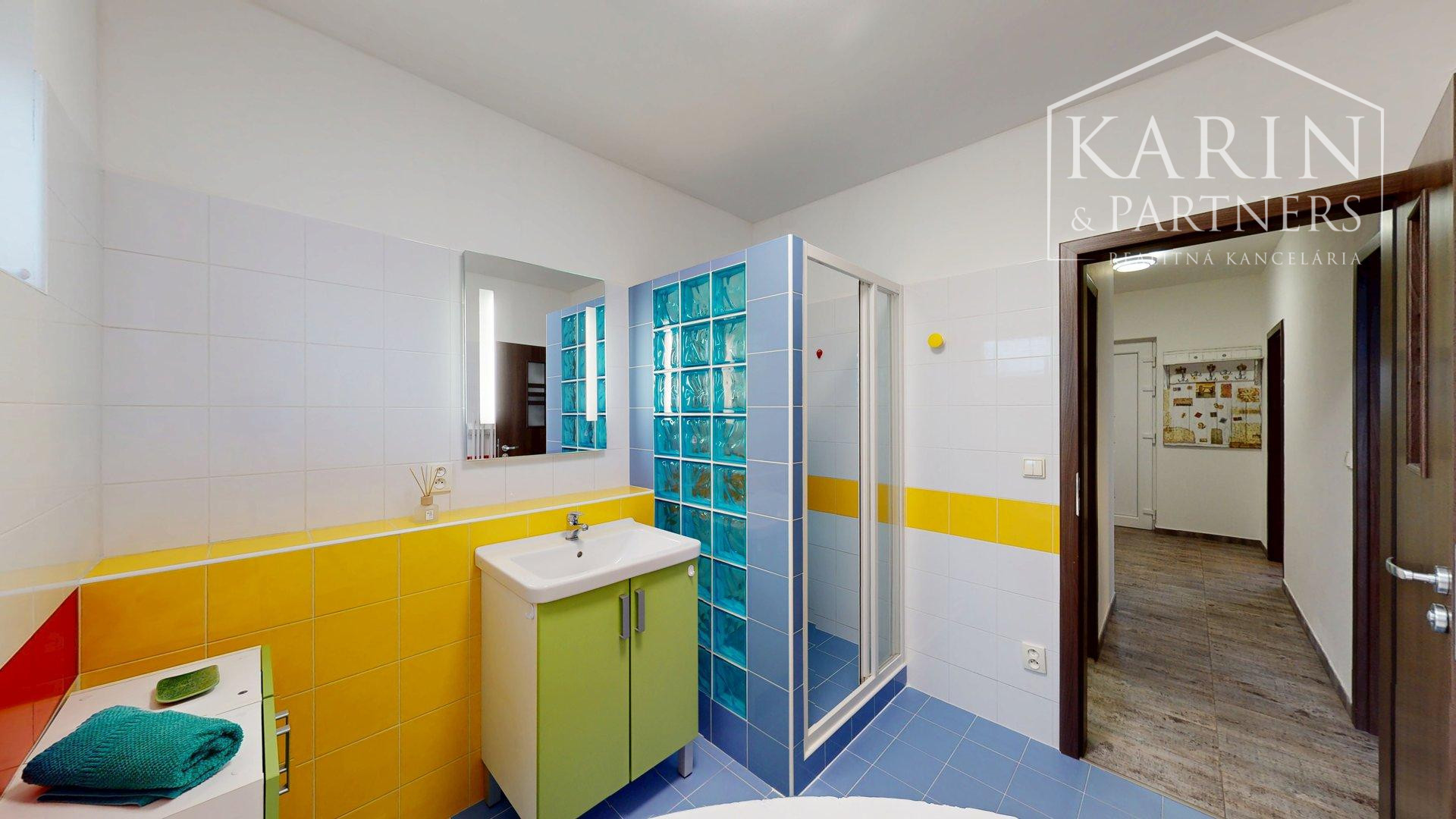 REZERVOVANÝ 3I RODINNÝ DOM S ROZĽAHOU ZÁHRADOU V POKOJNEJ LOKALITE