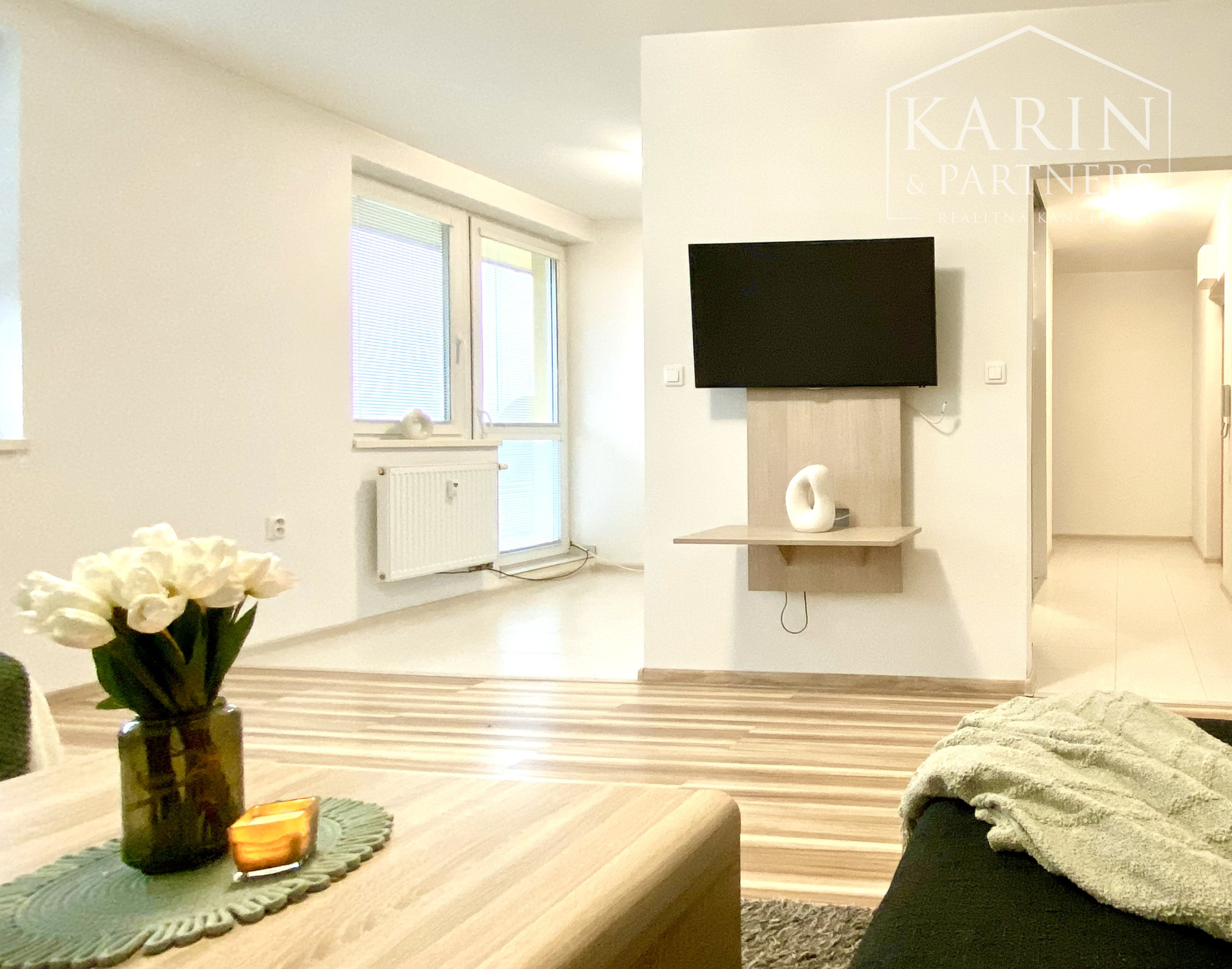 PRENAJATÉ!!! Prenájom novostavby  1-izbového bytu vo Vlčkovciach – plne zariadený, s loggiou