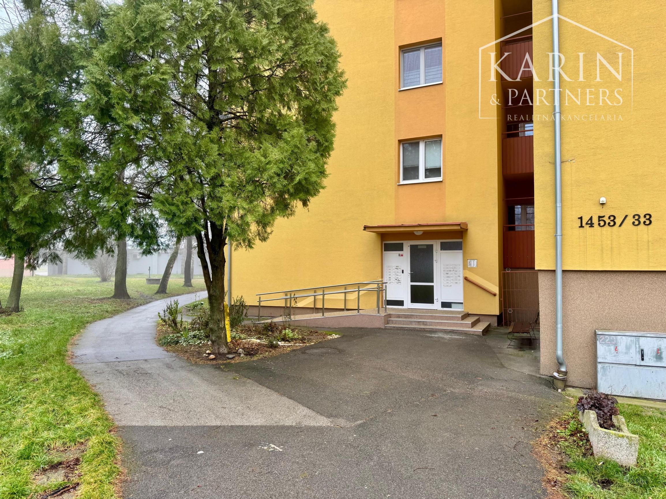 PRIESTRANNÝ 2i BYT, MIRKA NEŠPORA, HOLÍČ