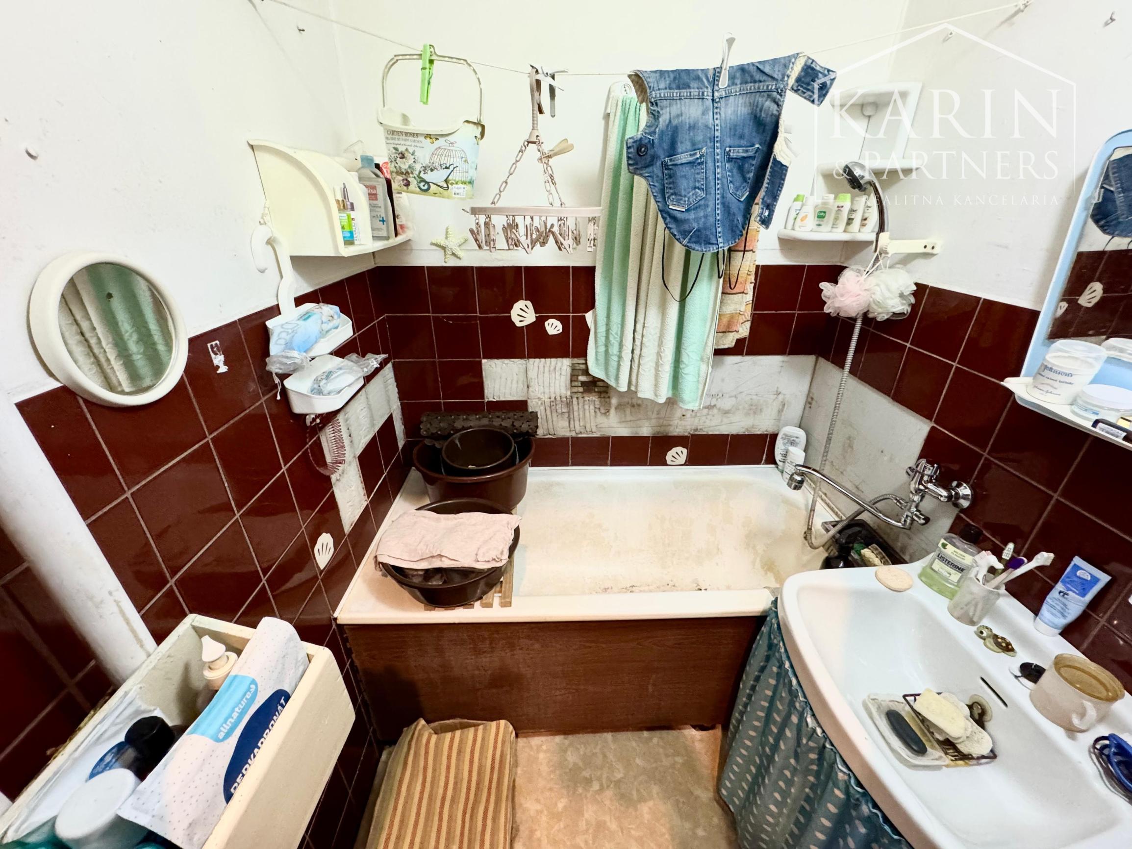 PRIESTRANNÝ 2i BYT, MIRKA NEŠPORA, HOLÍČ