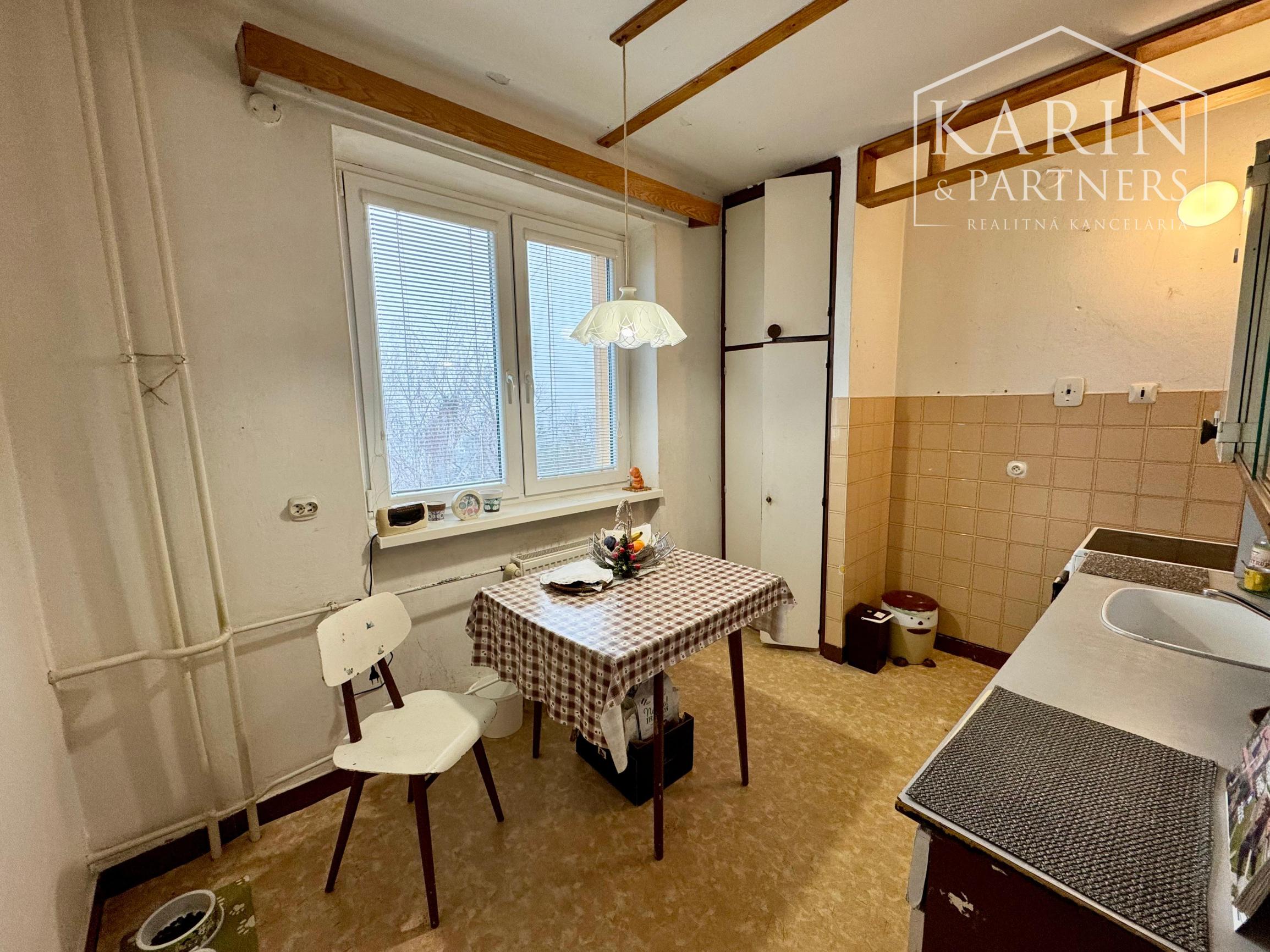 PRIESTRANNÝ 2i BYT, MIRKA NEŠPORA, HOLÍČ