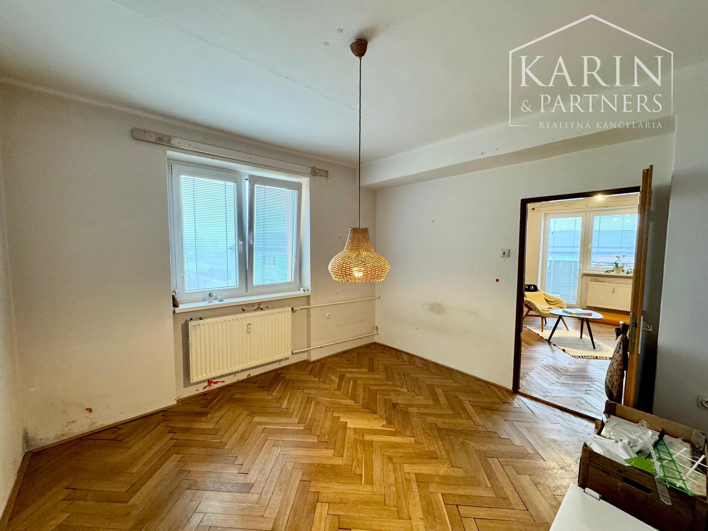 PRIESTRANNÝ 2i BYT, MIRKA NEŠPORA, HOLÍČ