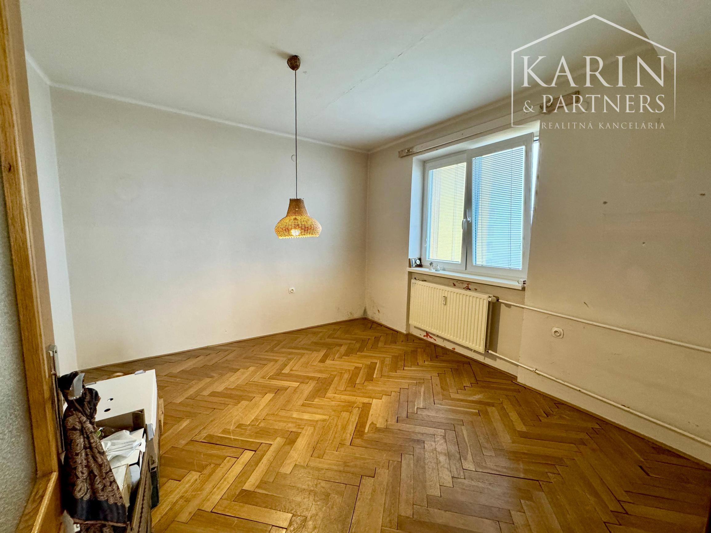 PRIESTRANNÝ 2i BYT, MIRKA NEŠPORA, HOLÍČ