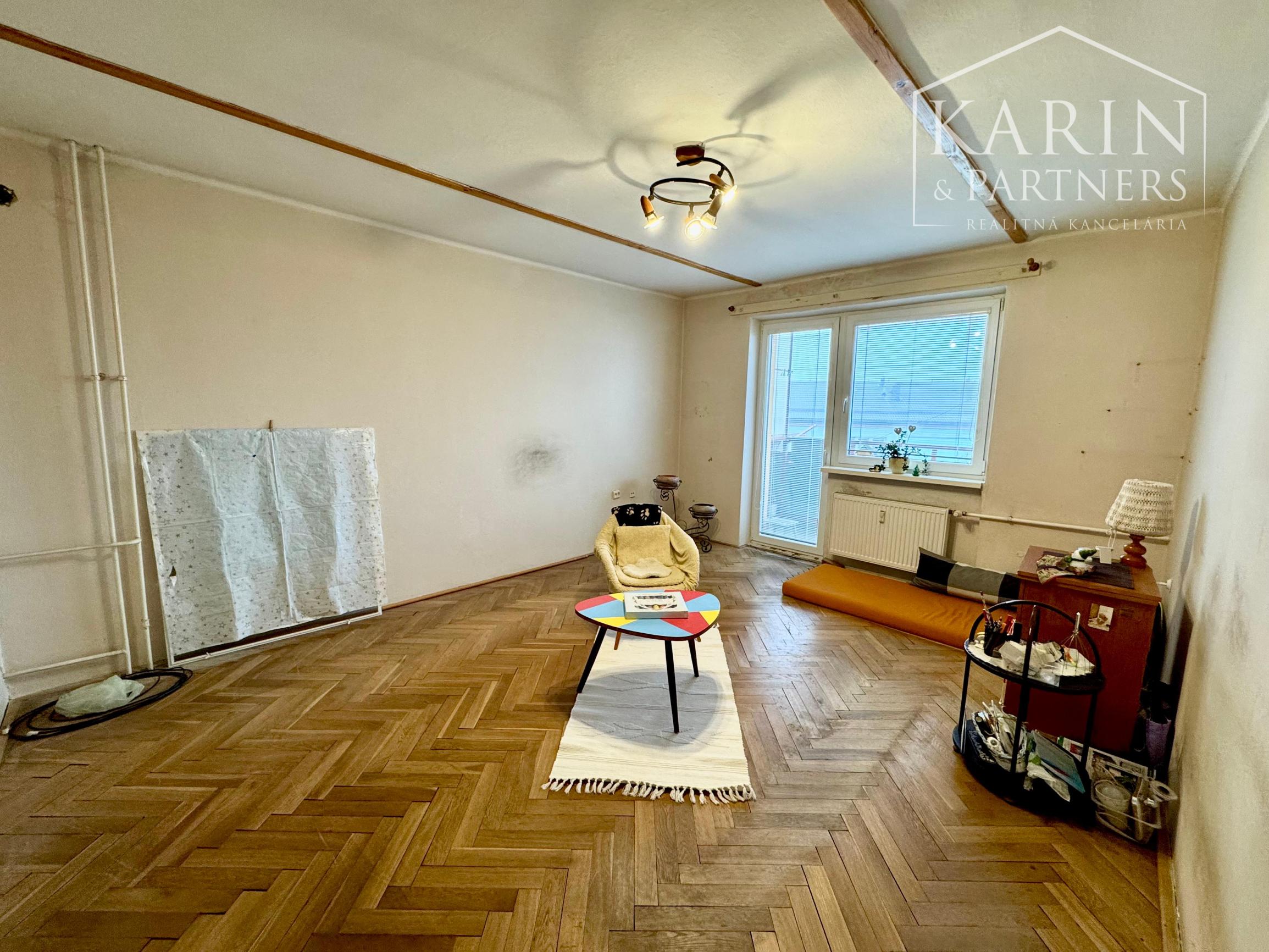 PRIESTRANNÝ 2i BYT, MIRKA NEŠPORA, HOLÍČ