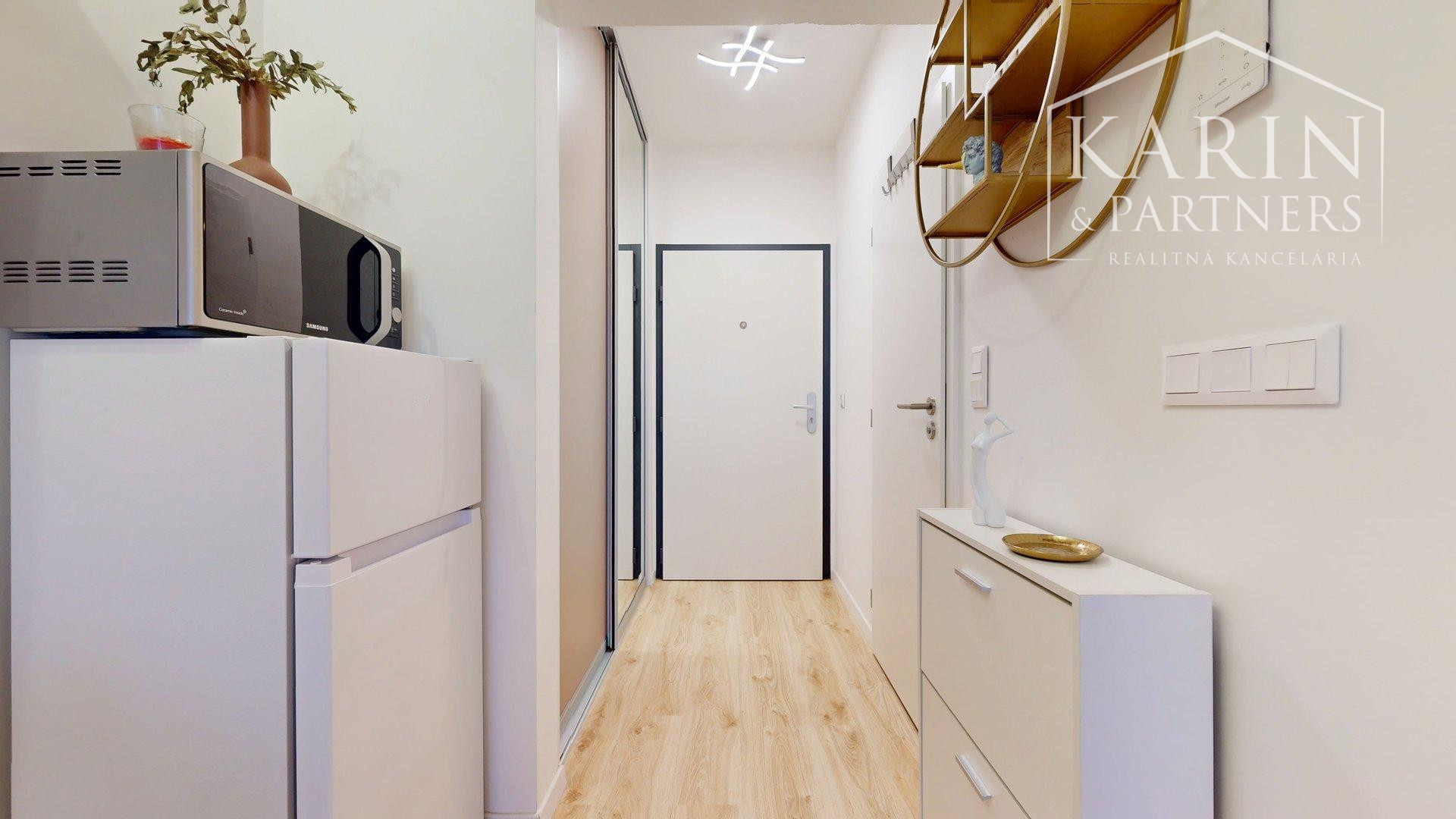 REZERVOVANÝ KOMPLETNE VKUSNE ZARIADENÝ 1I BYT S BALKÓNOM | SLNEČNICE POP