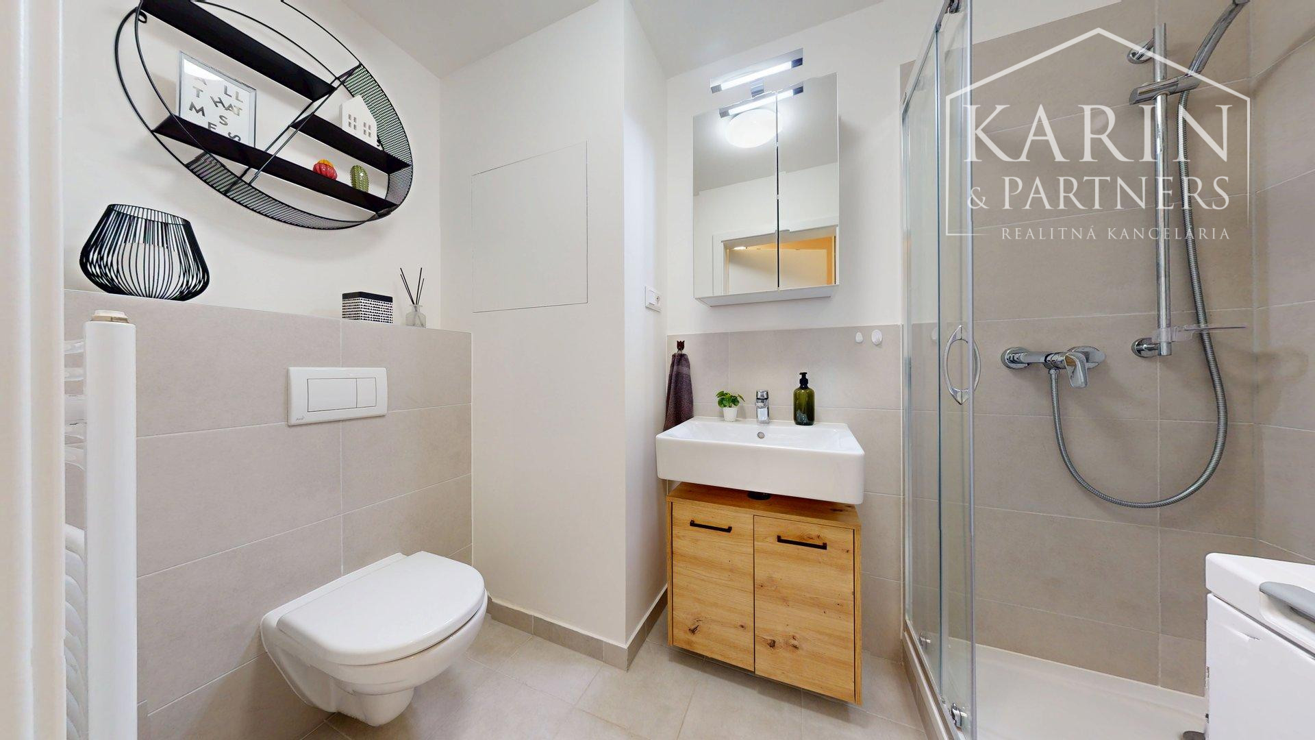 REZERVOVANÝ KOMPLETNE VKUSNE ZARIADENÝ 1I BYT S BALKÓNOM | SLNEČNICE POP