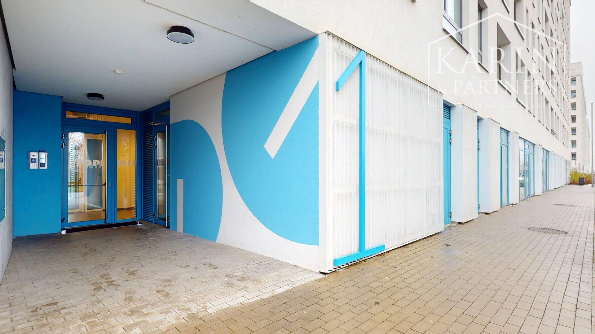 REZERVOVANÝ KOMPLETNE VKUSNE ZARIADENÝ 1I BYT S BALKÓNOM | SLNEČNICE POP