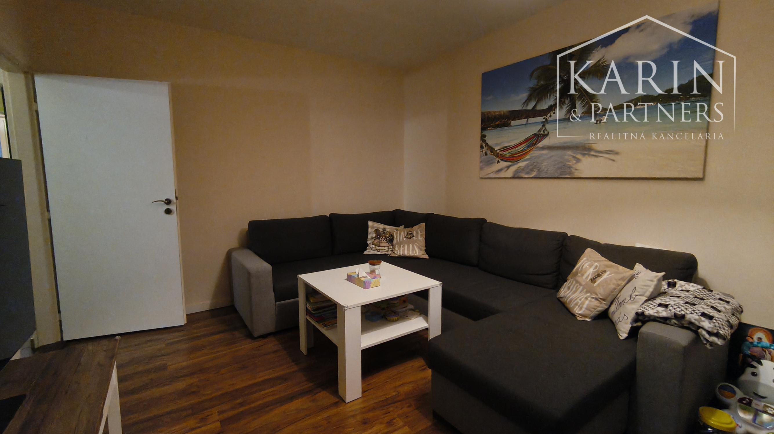 Predáme 3 izbový byt so šatníkom, komorou a balkónom, sídlisko Prednádražie, Nové Zámky