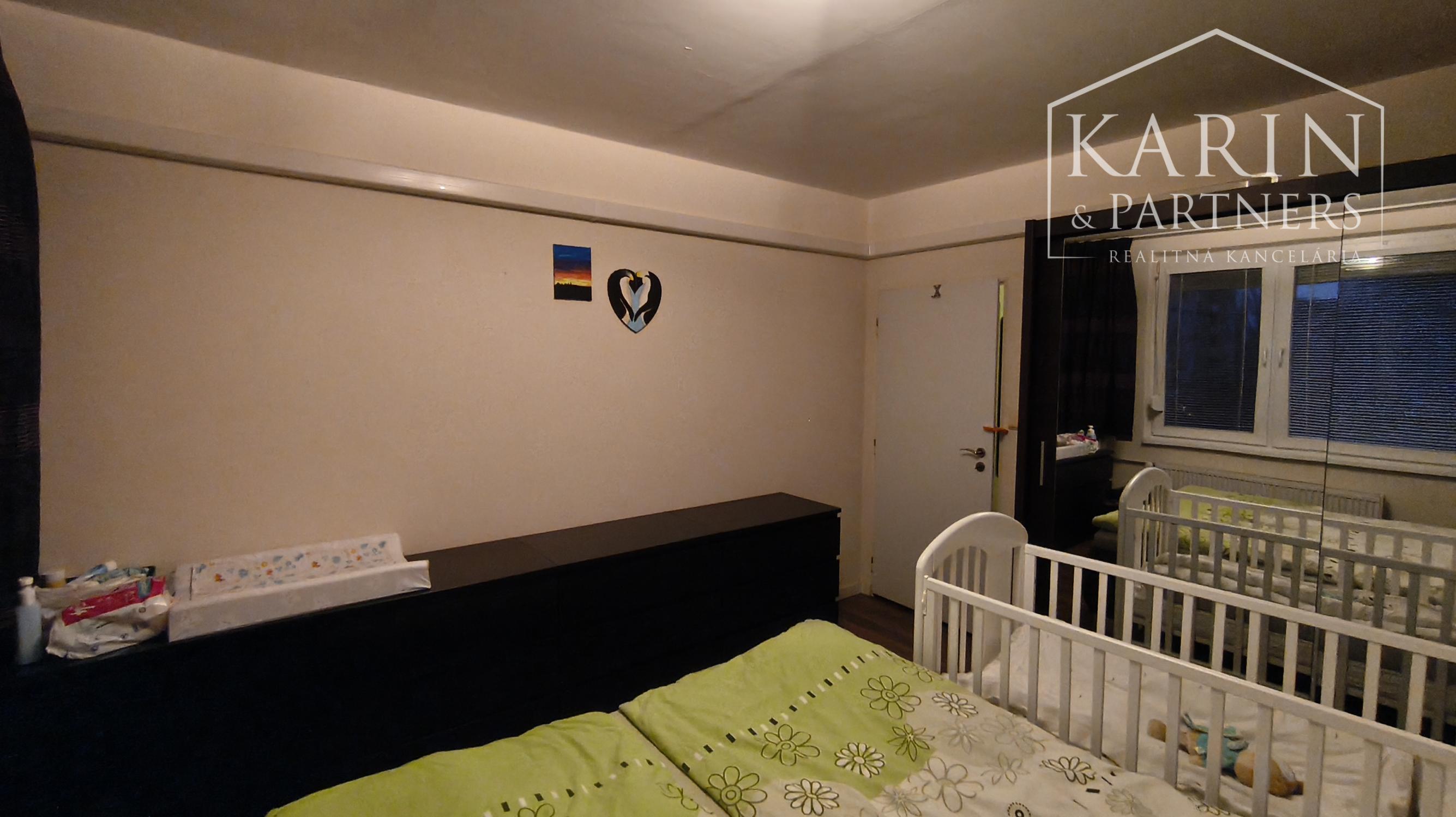 Predáme 3 izbový byt so šatníkom, komorou a balkónom, sídlisko Prednádražie, Nové Zámky