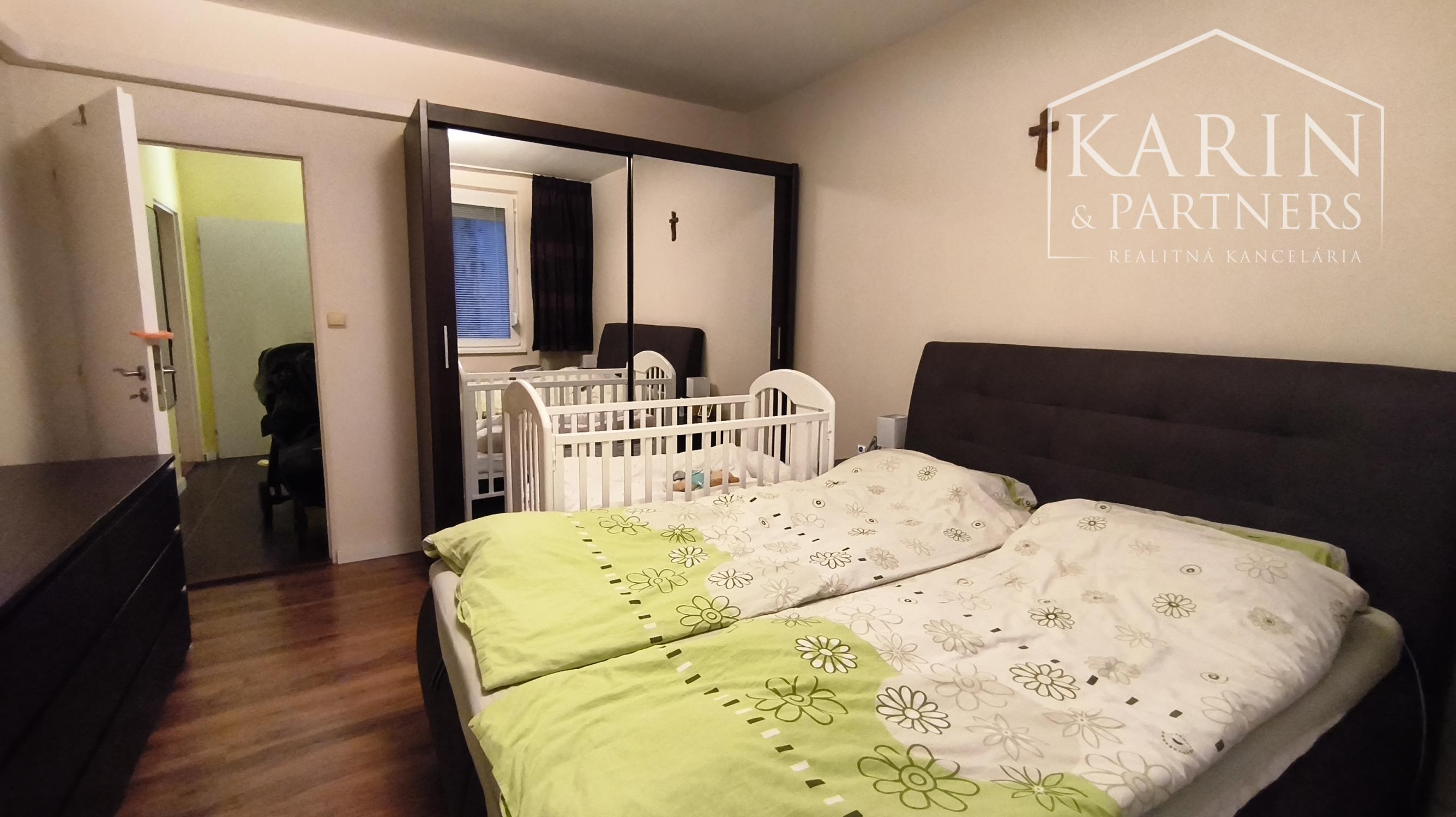 Predáme 3 izbový byt so šatníkom, komorou a balkónom, sídlisko Prednádražie, Nové Zámky